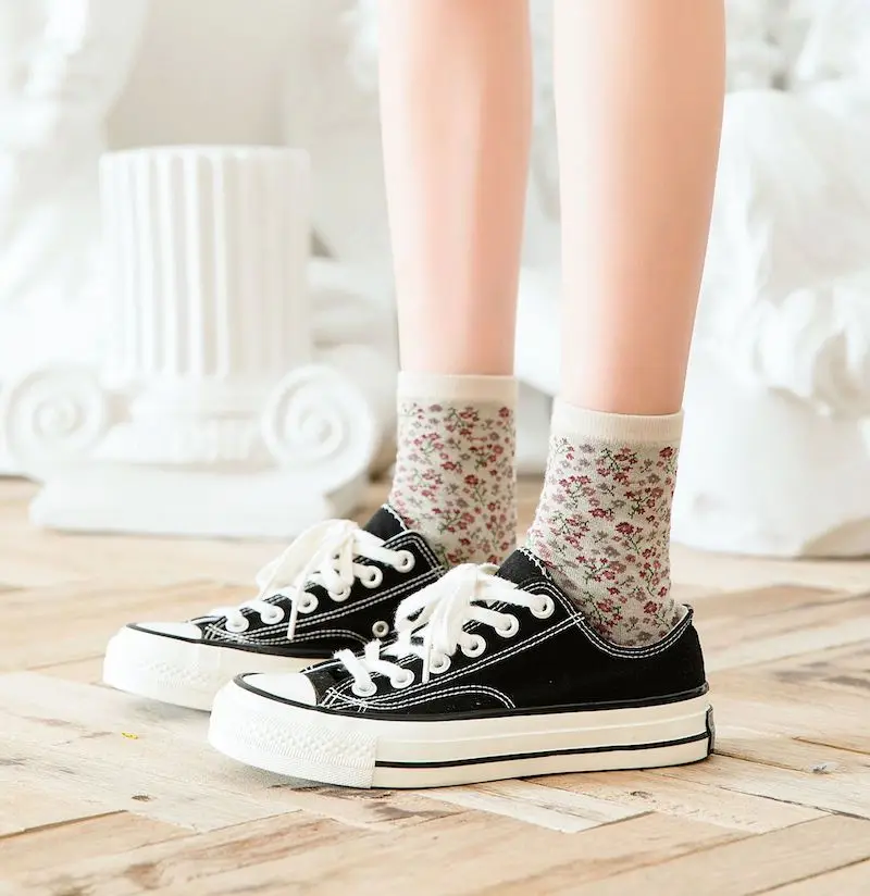 Autumn Standard Thickness Jacquard Korean Vintage Flowered Cotton Socks for Women