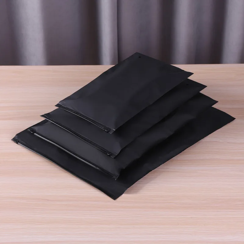 Black Recycled Zipper T-Shirt Stand up Bags with Die Cut Handles for Shoes Socks Mailing Packaging CPE PBAT Material Structure
