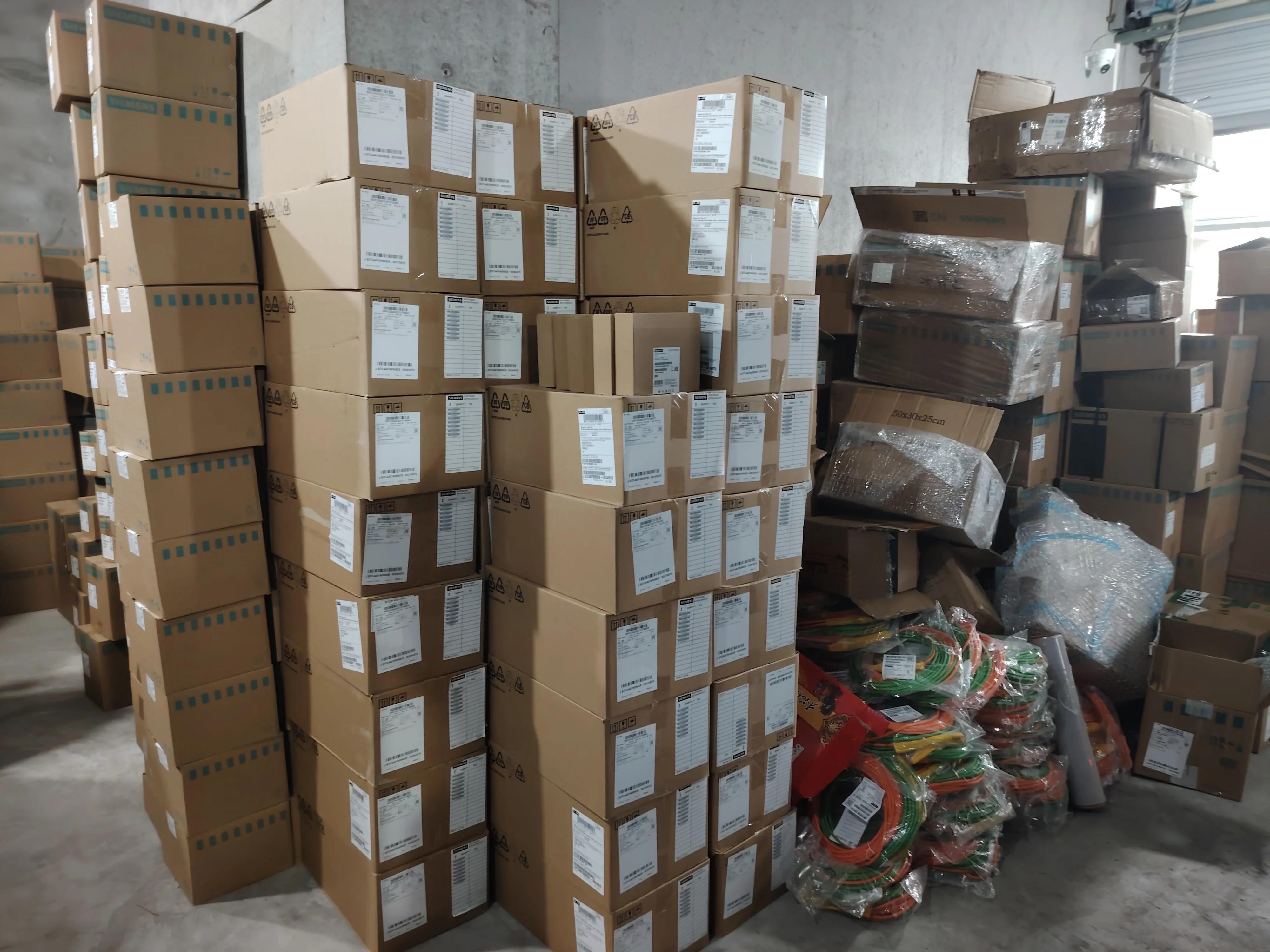 New Original SIEMENS SINAMICS Frequency Converter 6SL3210-5BE13-7UV0 6SL3210-5BE15-5UV0