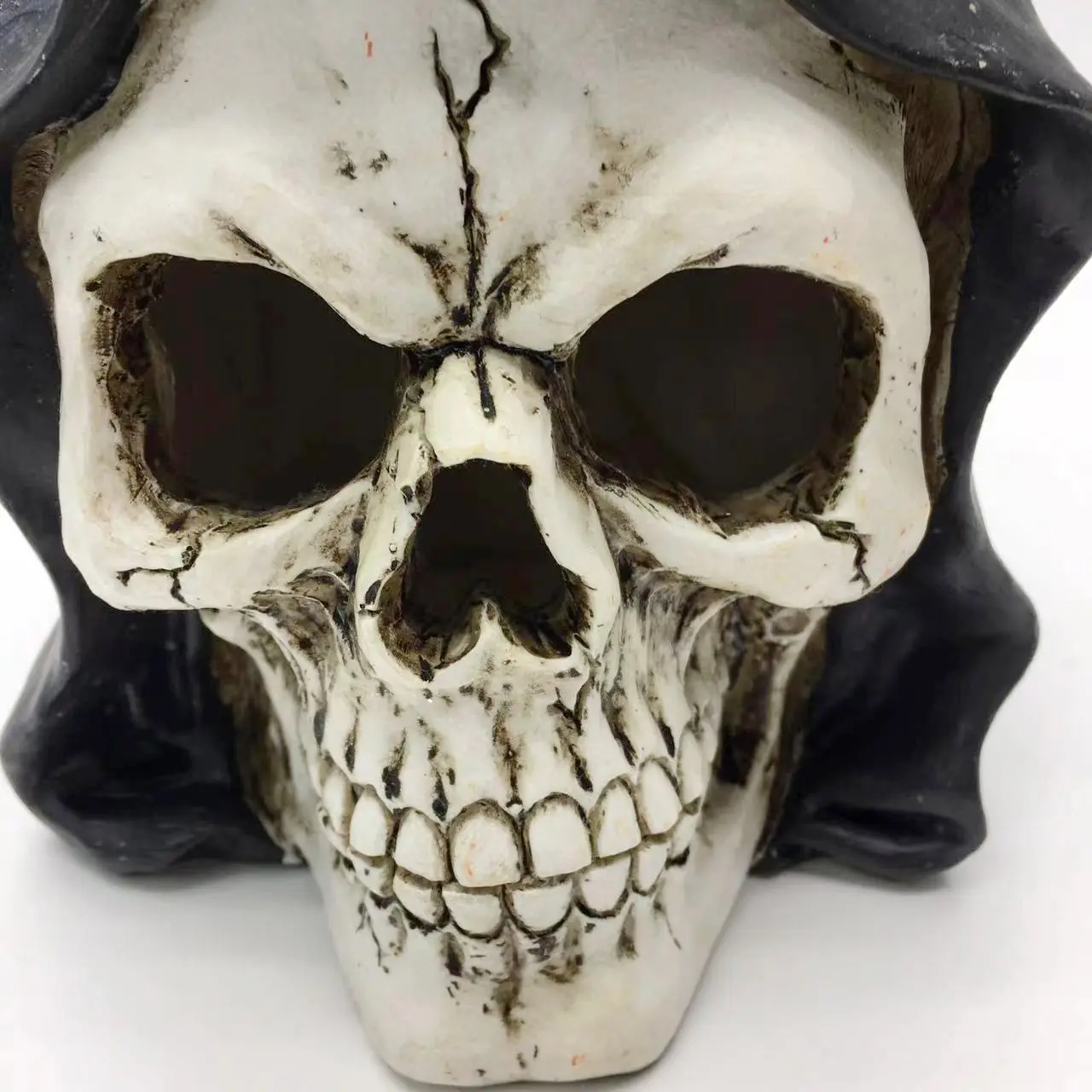 Halloween Decorations Indoor Outdoor  Resin Crafts Skeleton Ornaments Skeleton Head In Cocoon With Red Led Eyes
