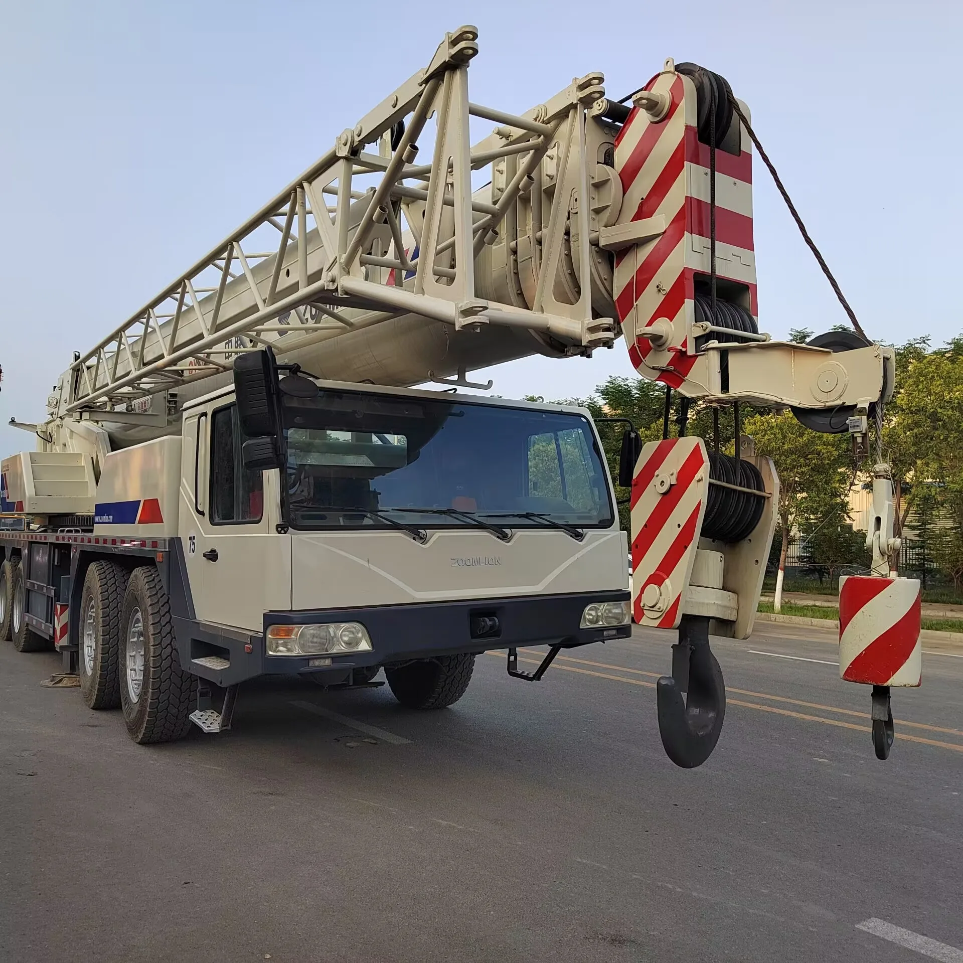 Подержанный автокран 80 тонн мобильный кран китайский 80-тонный Zoomlion QY80V