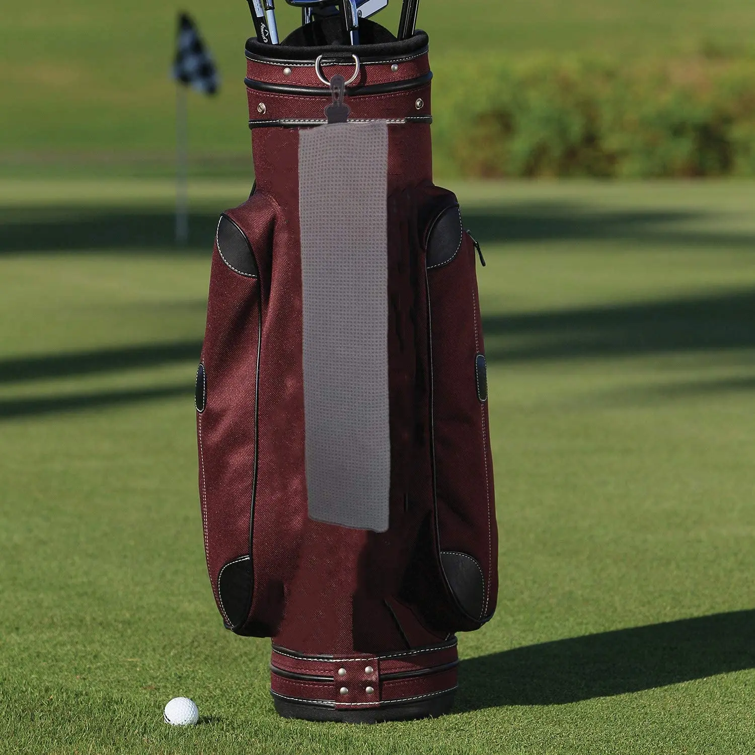 Direct Factory Manufacture Tri-fold Golf Towel Customized Printed Embroidery Logo Microfiber Waffle Pattern With Carabiner