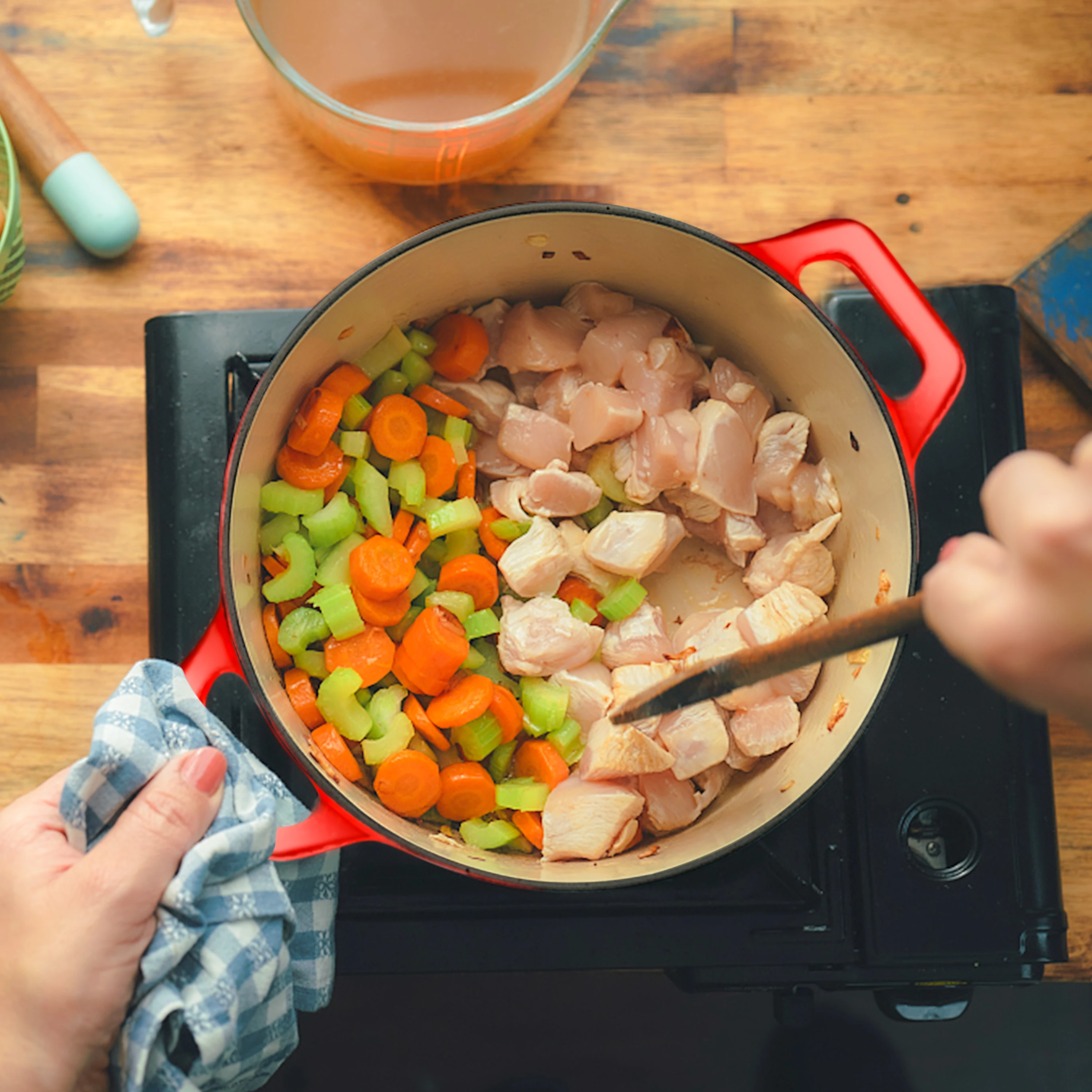 Лидер продаж, чугунная красная кастрюля для духовки хорошего качества