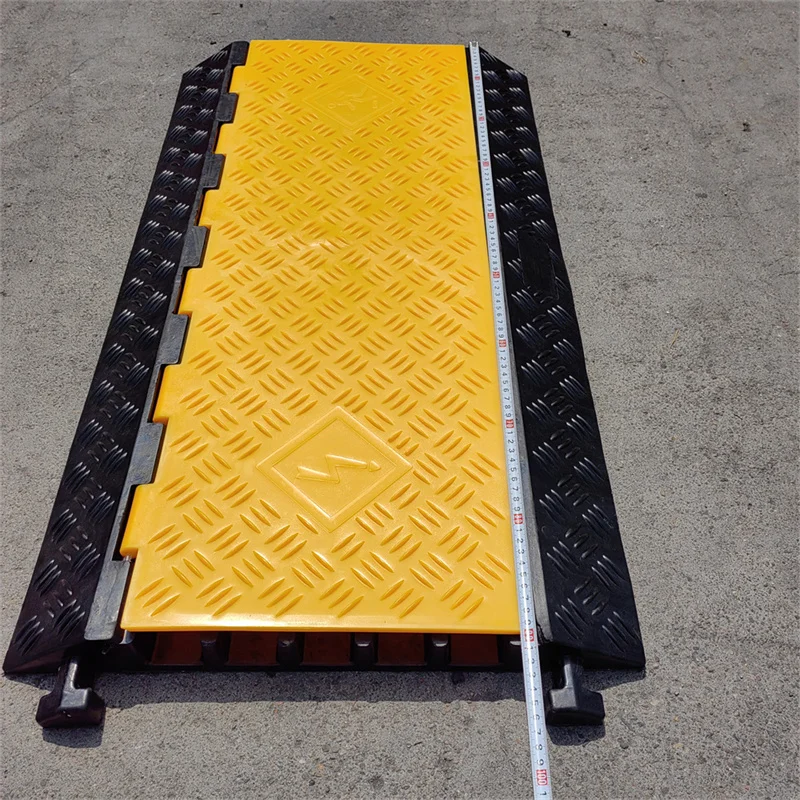Outdoor 5 Ways Cable Protector Drop Over Cable Ramp 5 Channel