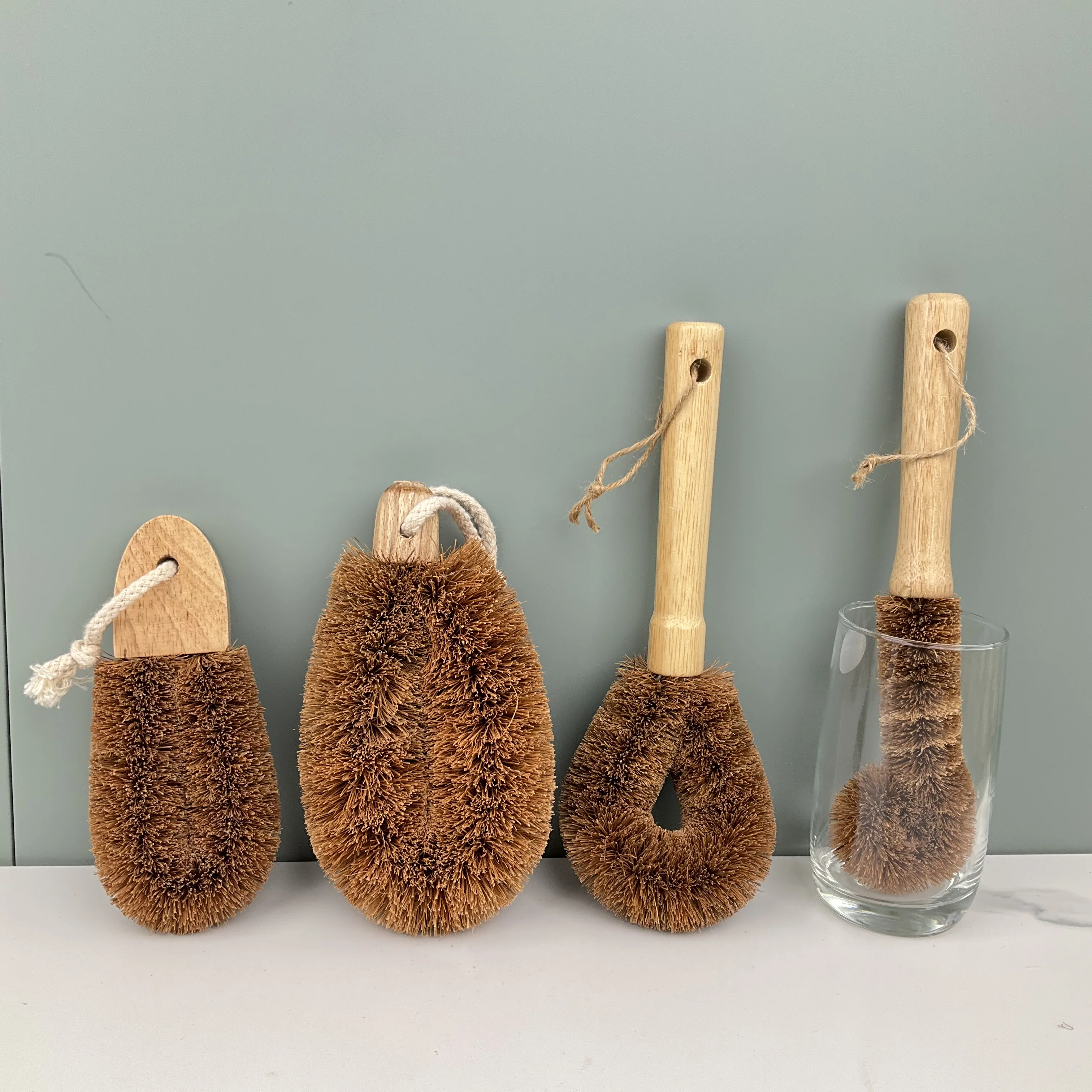 OEM /ODM Kitchen Brush Scrub Set with Bamboo Handle and Coconut Fibers Bristles Vegetable /Bottle Dish Pot Cleaning Brush