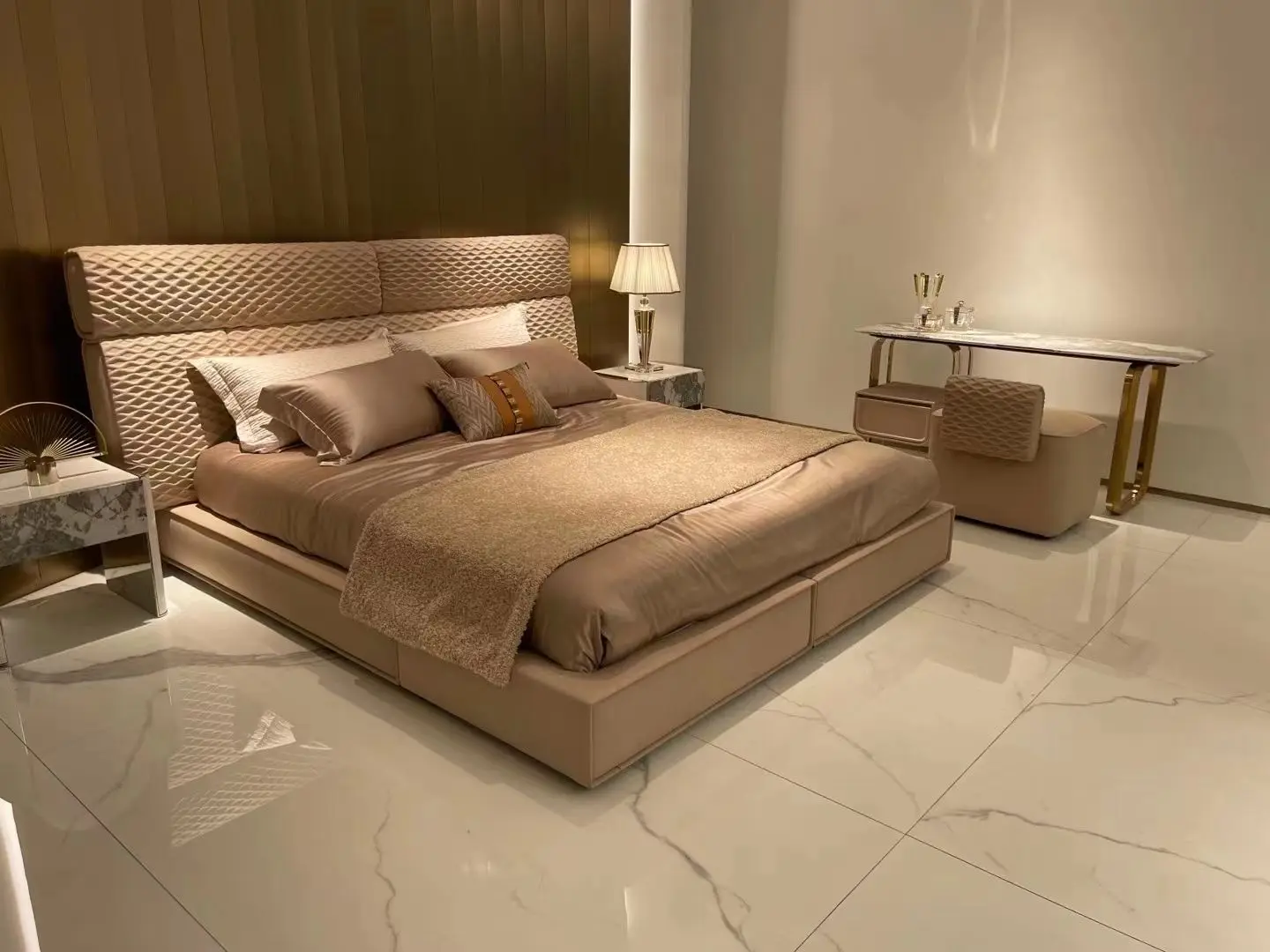 Modern White Sexy Bad Room Furniture Modern Bedroom Furniture Set Master Deluxe King Bed Bedroom Furniture Set