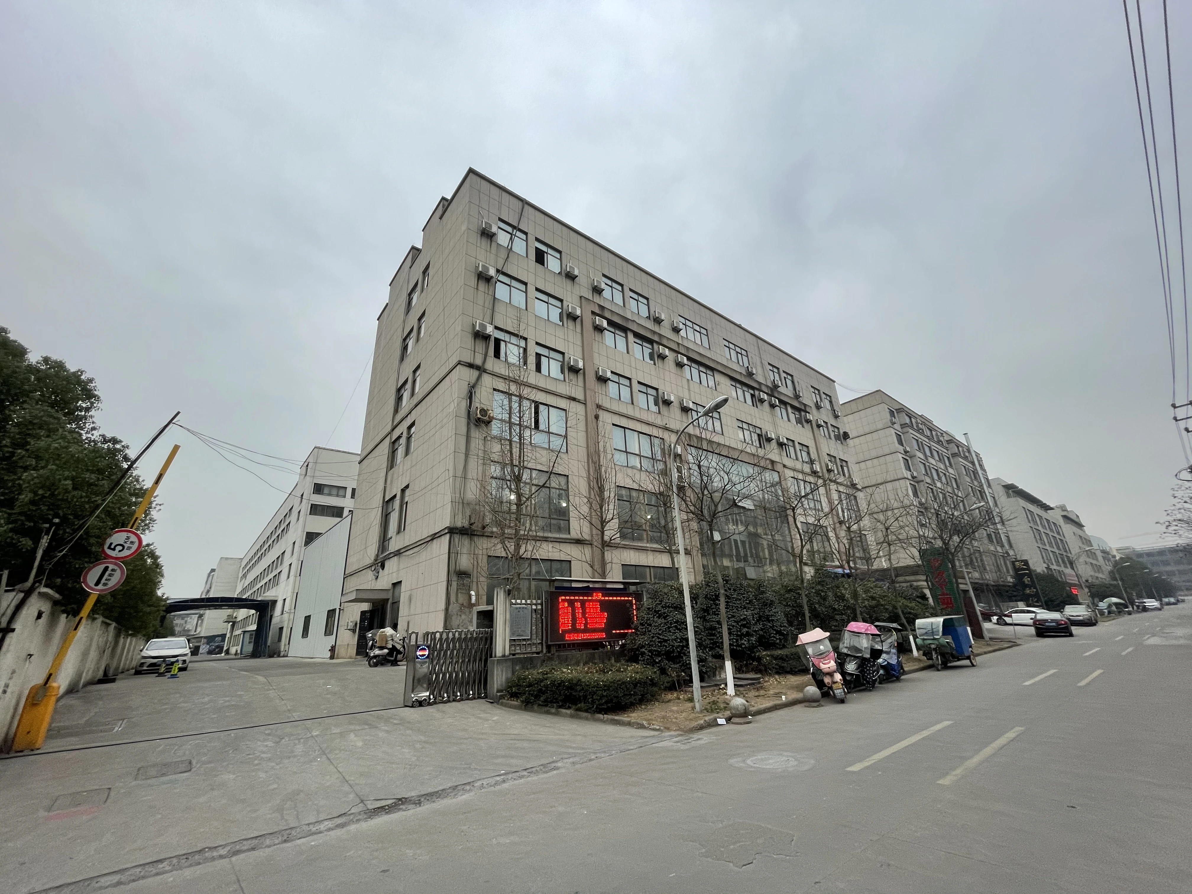  Спортивный Классический дизайн каток типа четыре колеса quad роликовый скейт оптовая