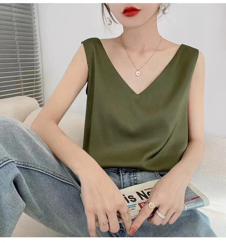 Newest wholesale high quality luxury ladies mulberry silk halter tank top vest women