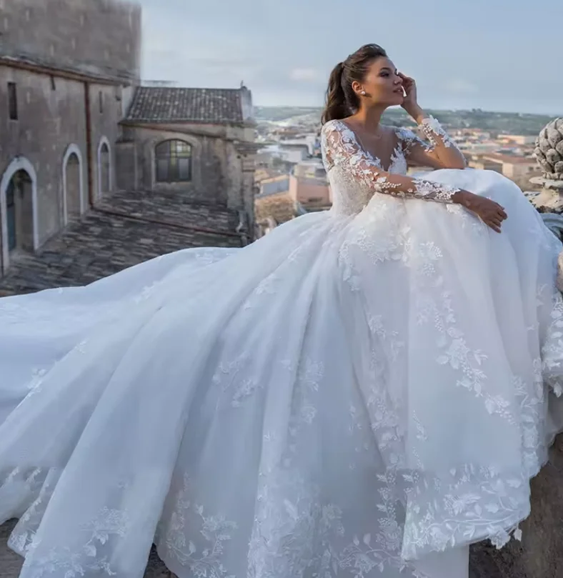 2024 Big Tail New Girl Women Wedding Dresses Bridal Gown Retro Sexy Tulle V-Neck Long Sleeve Wedding Dress