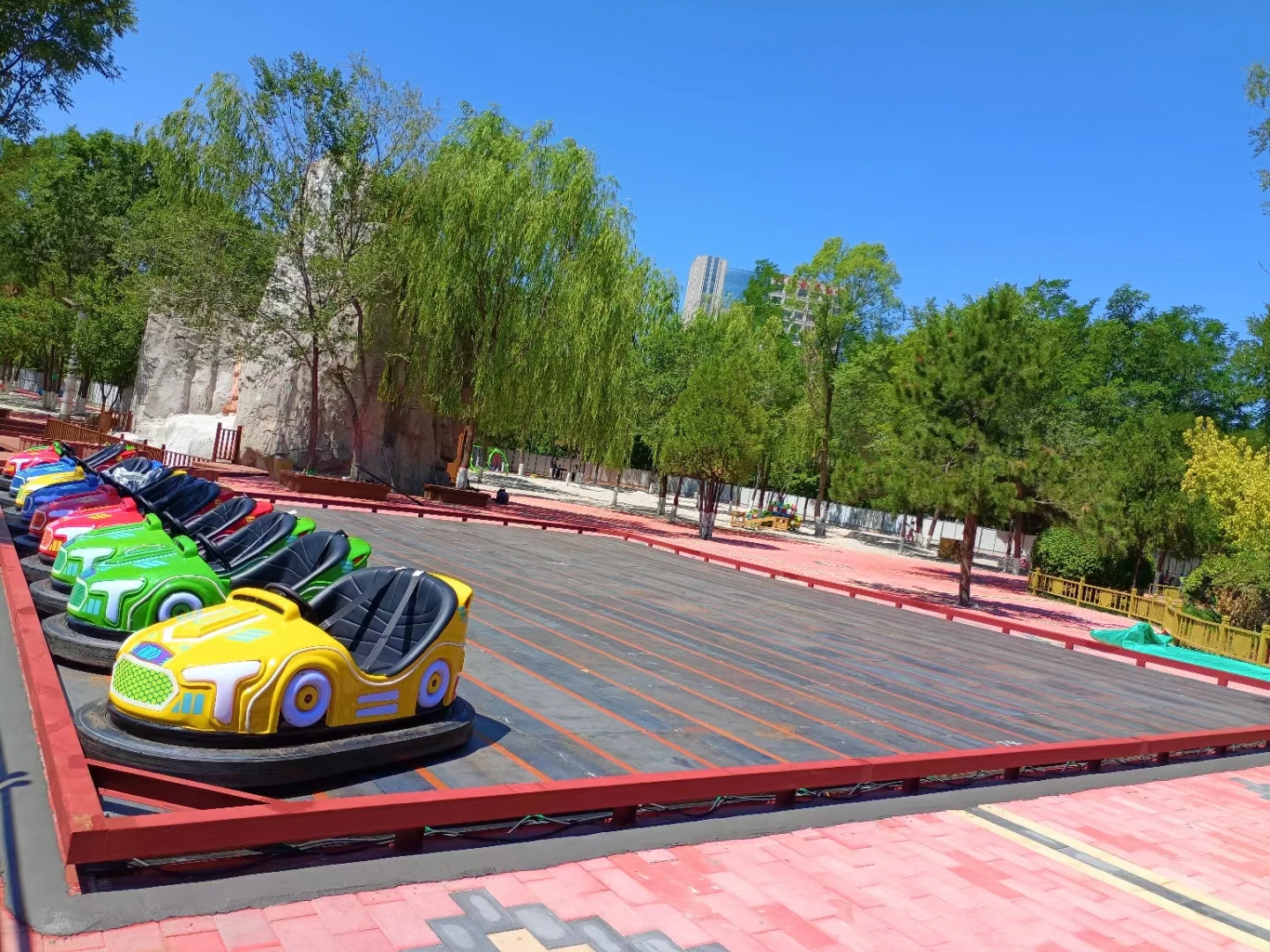 bumper car  dodgem car  autoscooter  electric bumper car