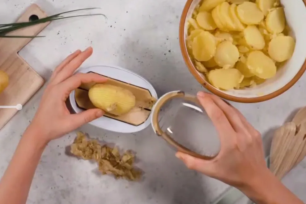 Multifunctional 2-in -1 Fruit And Vegetable Peeler Creative Home Kitchen Gadget Manual Potato Slicer Kitchen supplies