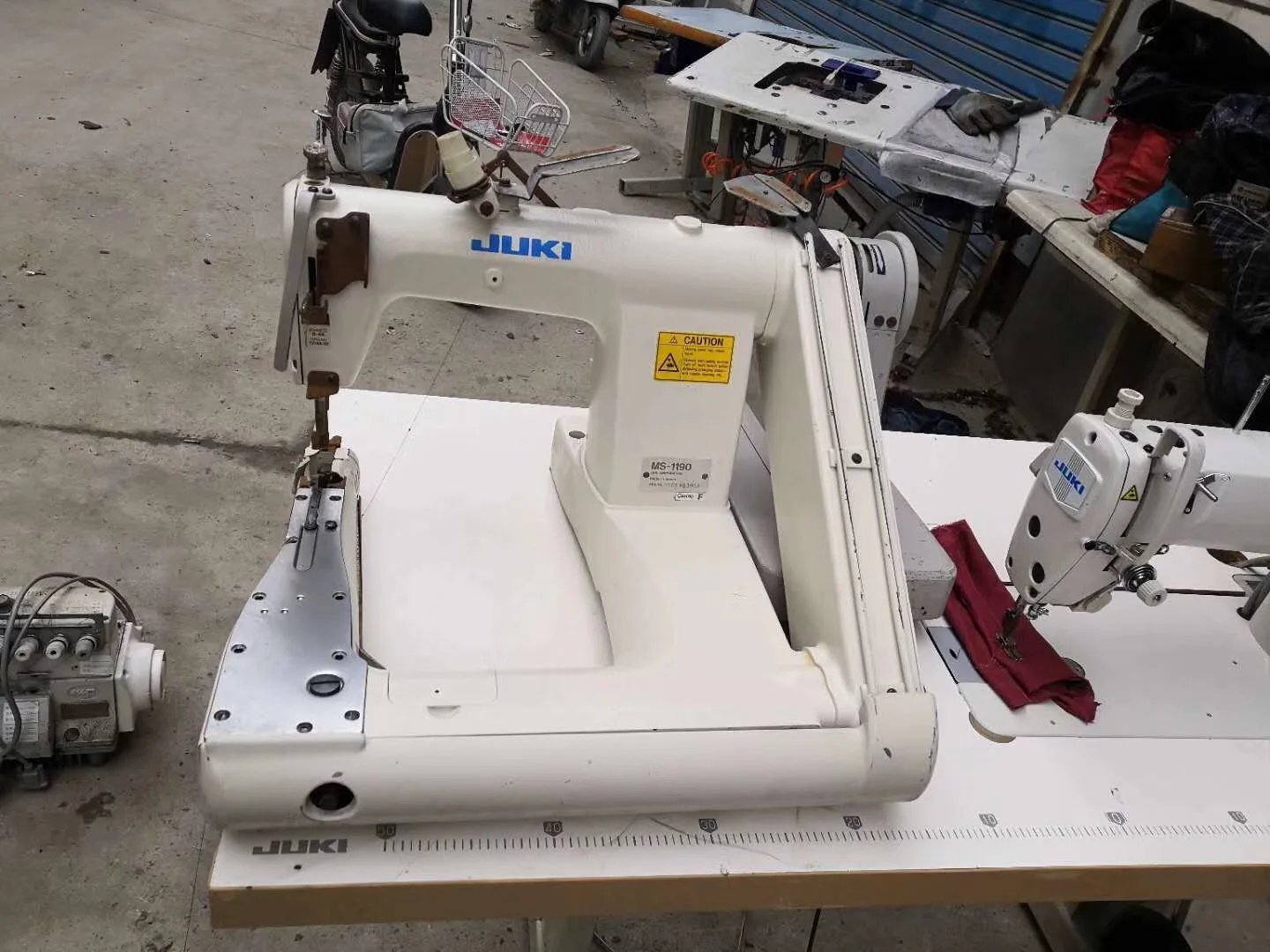 Secondhand Jukis 1190 Feed Off The Arm Double Chainstitch Sewing Machine Used