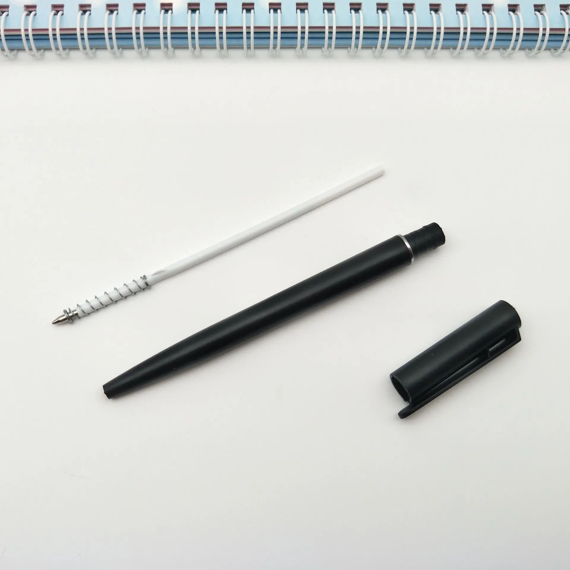 Blue Black Ink Slim Twist Pen Plastic Ballpoint Pen For Promotional Advertising Gift