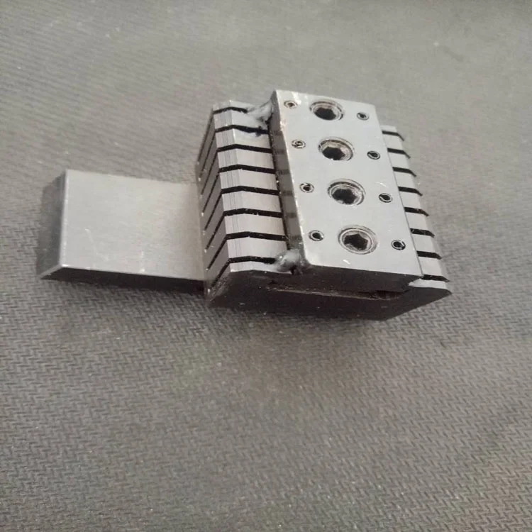 Toughness Tufting carpet machine blade and blade adapter