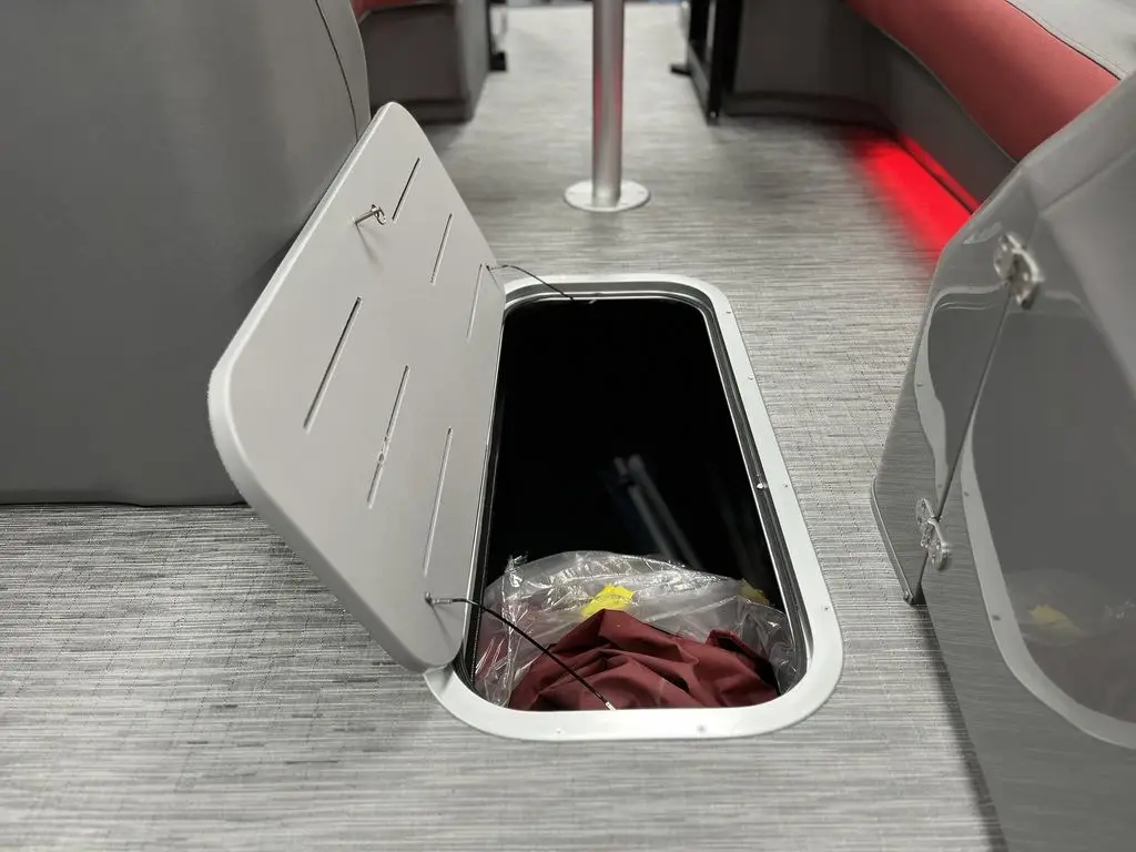 Kinocean 18ft Electric Recreational Pontoon Boats Best Selling for Sport and Fishing with Dressing Room for Sale