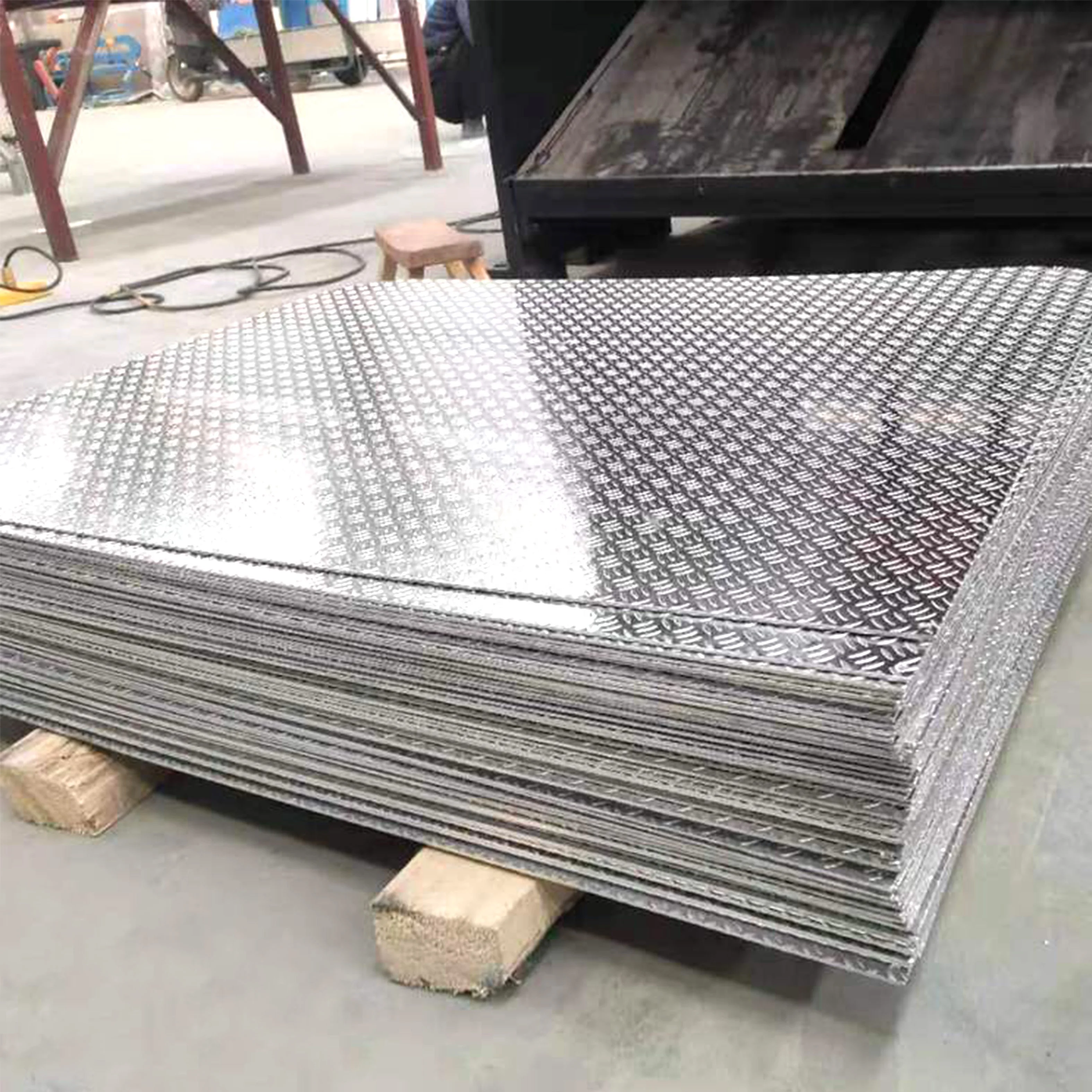 Factory Supplier Fast Delivery Custom Tread Orange Peel Chequered Aluminium Checker Plate