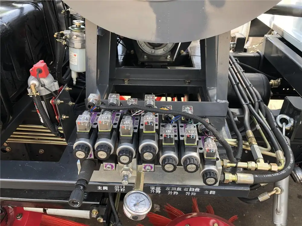 4x2 5 tons new Japanese street sweeper truck