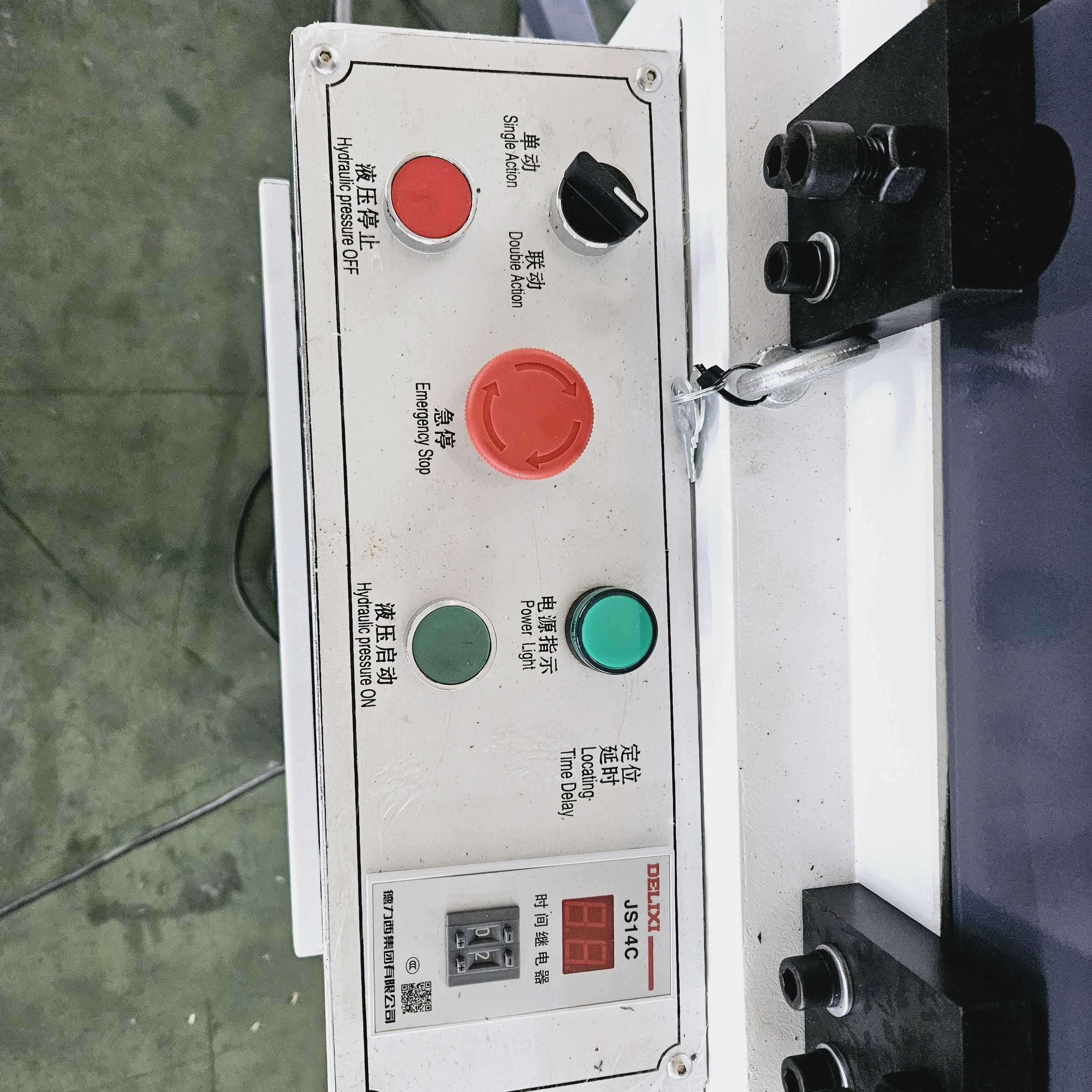 aluminum door and window corner  assembly machine