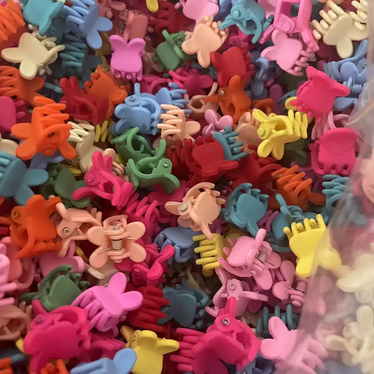 Mylulu 2000pcs Mini Hair Claw Clips for baby and girl Cute small Hair Accessories Hair Clip Pin Clamp Non Slip Tiny Plastic Clip