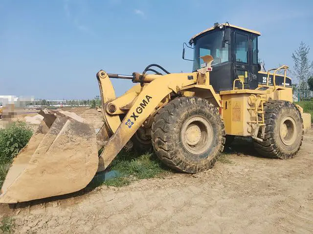 Хорошее состояние б/у фронтальный погрузчик XG955 5