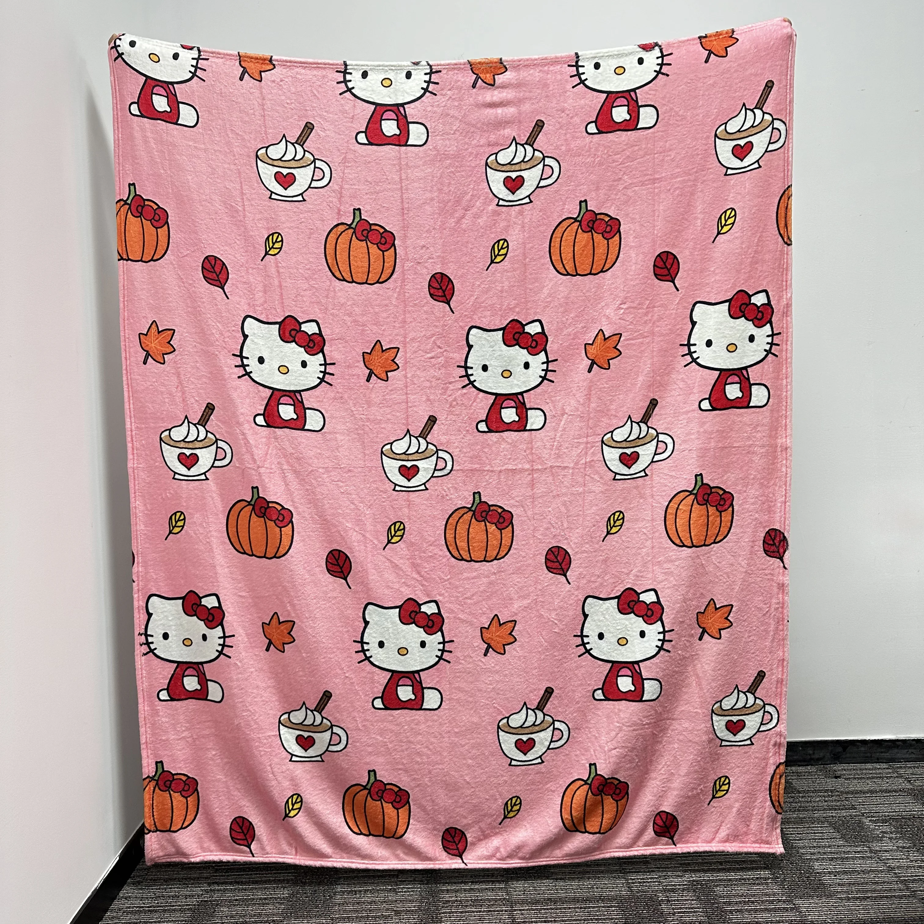 custom mix designer Senrio kid cartoon hello HK kitten cat Autumn fall season 100%polyester fleece plush minky blankets