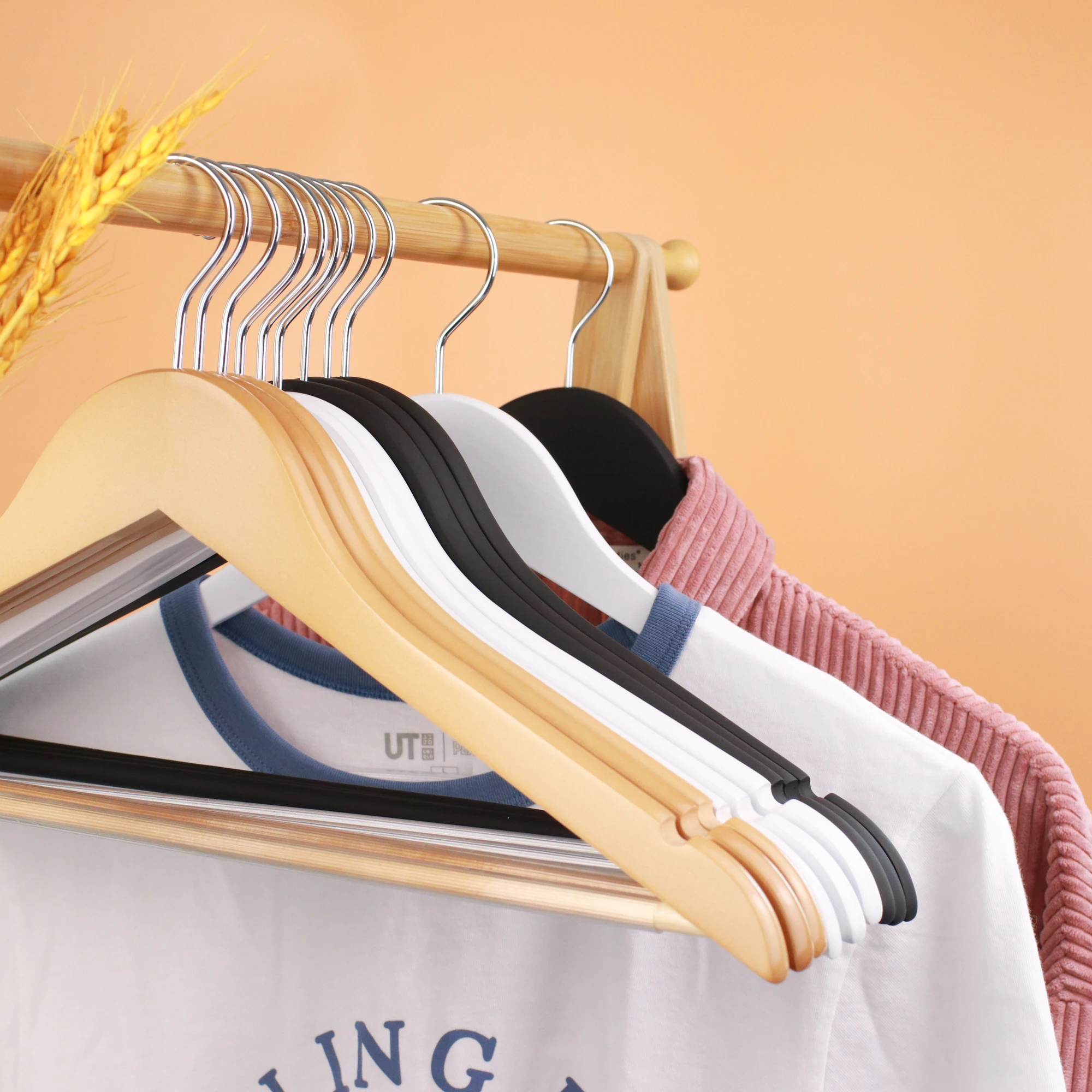 Wholesale Hot Selling High Quality  Wooden Suit Hanger  with Non Slip Bar Heavy Duty Hangers Clothing Wooden Coat Hangers