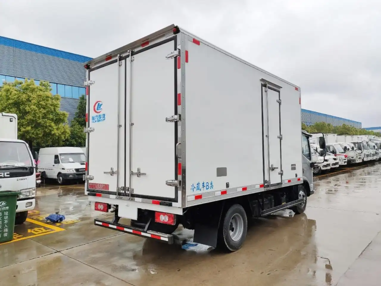 China Cheaper Price Foton 4X2 Small Van Cargo Refrigerator Truck for sale