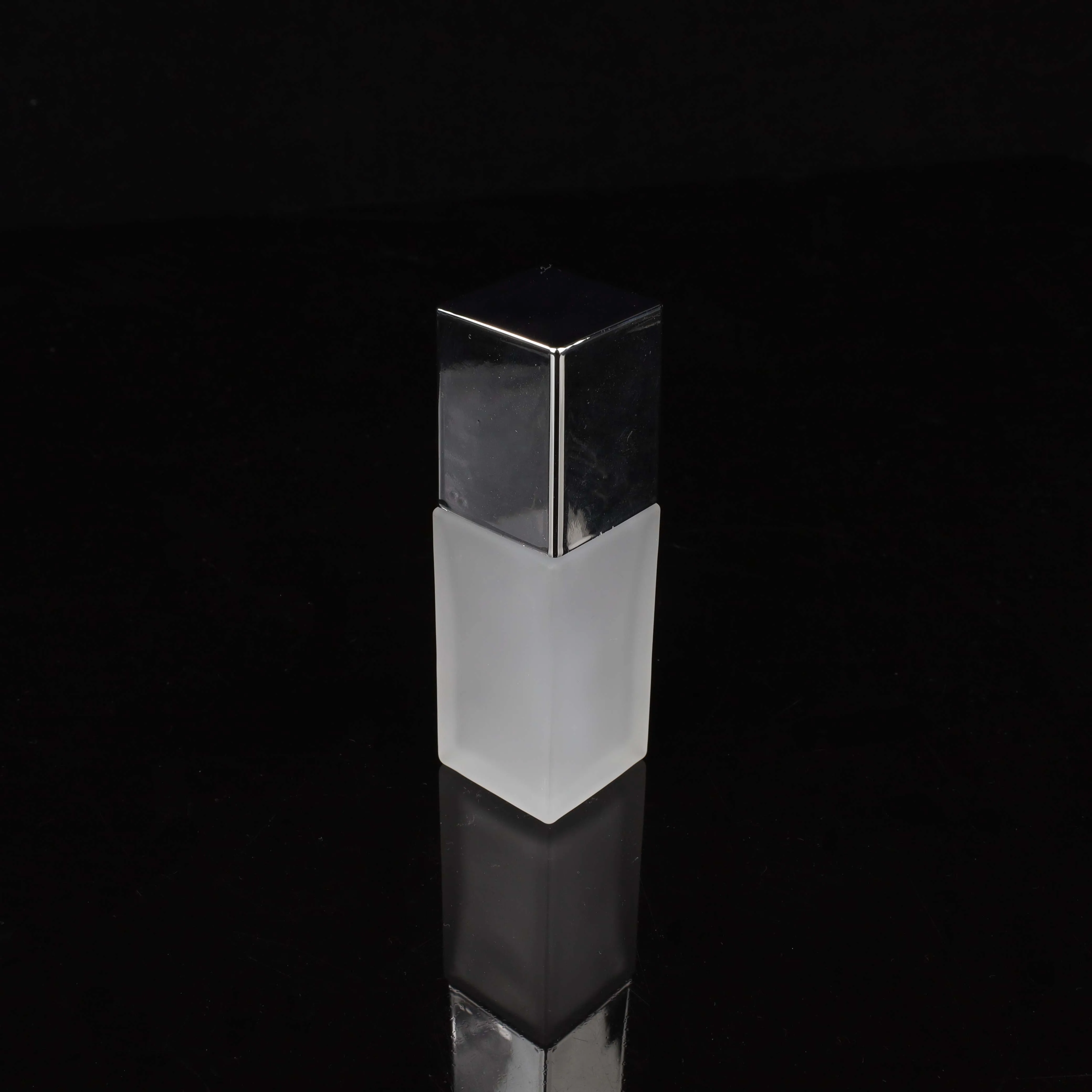 30ml 50ml Free Sample Empty Luxury Flat Square Spray Perfume Bottleperfume Pump Glass Bottle