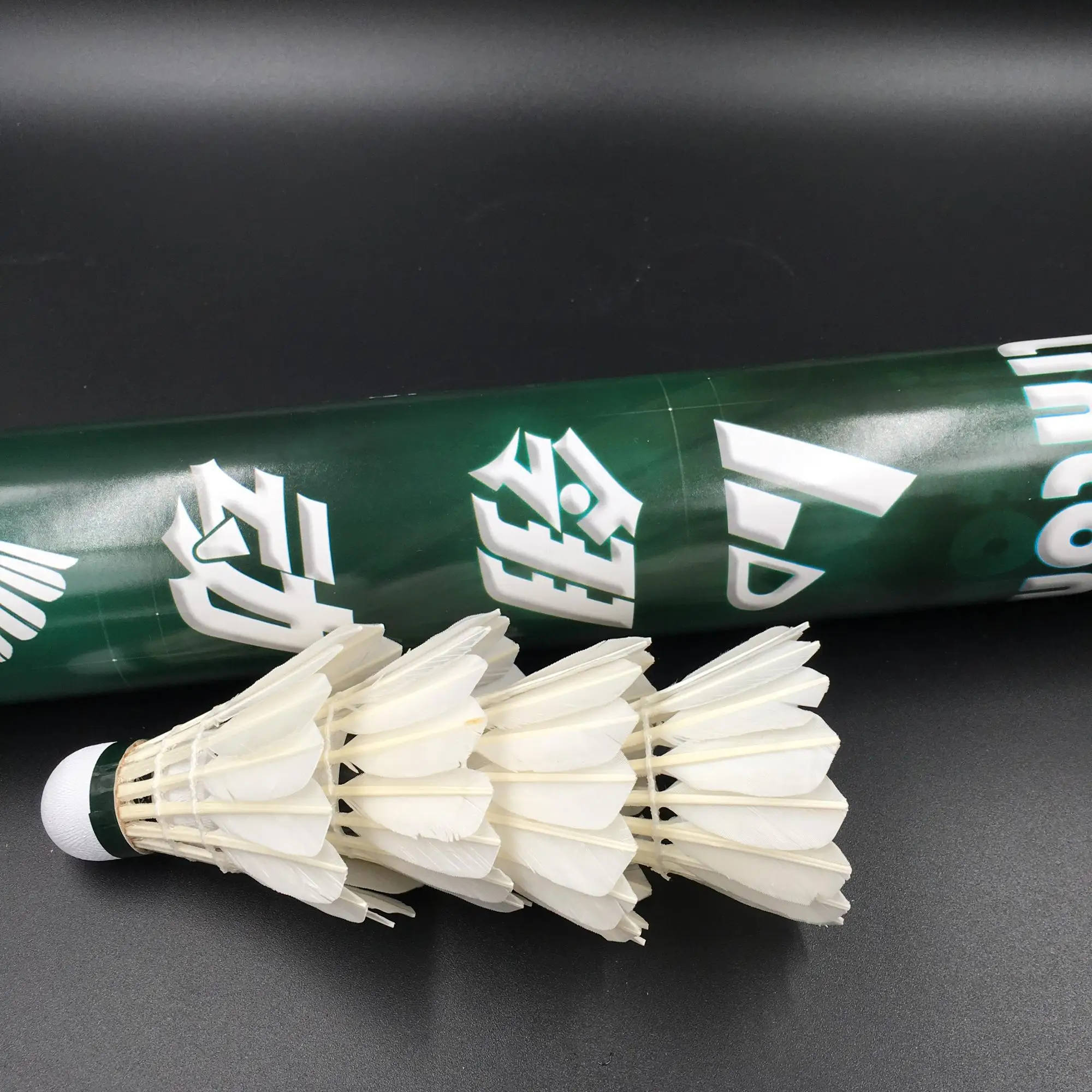 Wholesale from China hot sale baton no.6 badminton shuttlecock