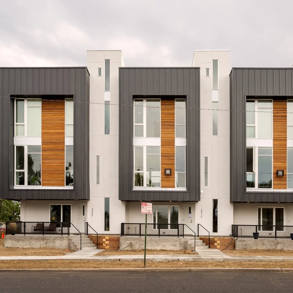 townhouse with big nice bay windows