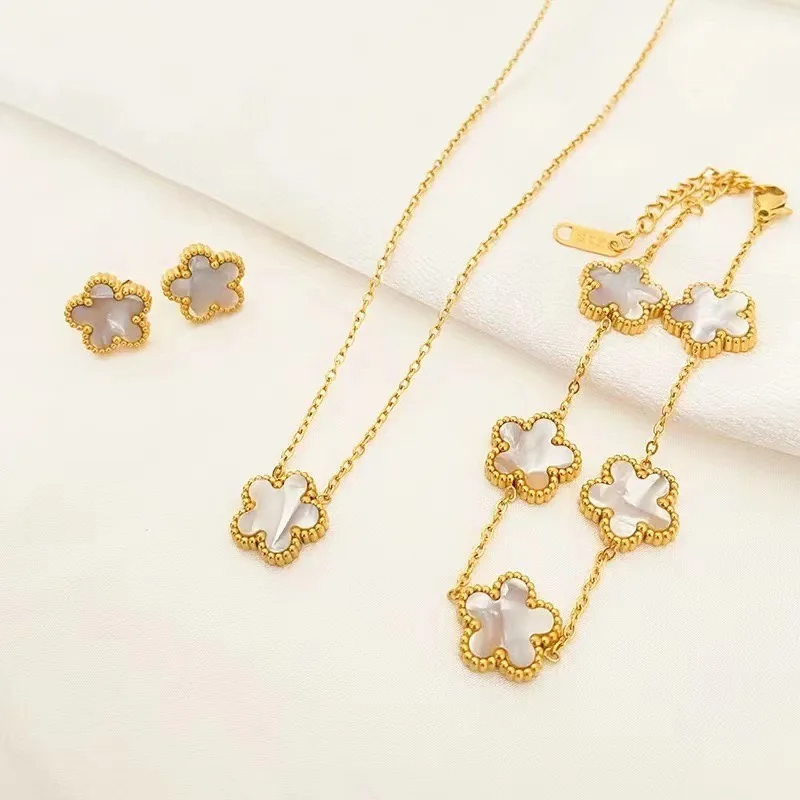 Stainless steel five-leaf flower jewelry set lucky clover necklace earrings and bracelet set for women