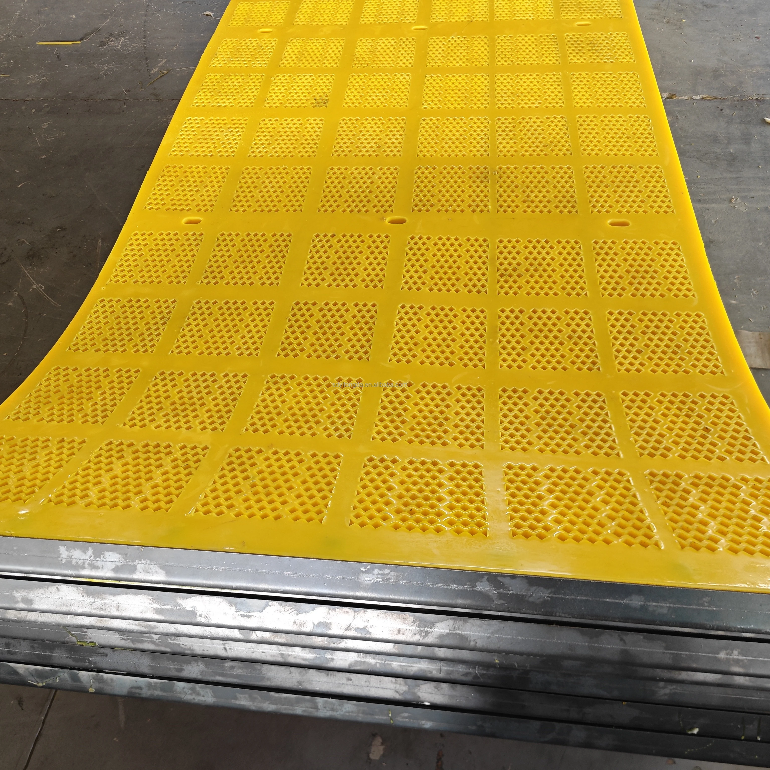 Противоблокирующая линейная полиуретановая Натяжная сетка по индивидуальному заказу Yantai для руд, новый Вибрационный экран, отдельно экранированный