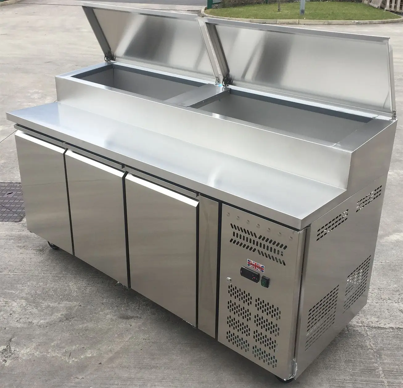 Hot Selling Kitchen Equipment 3 Doors Stainless Steel Refrigerator Prep Table Under Counter Table Freezer