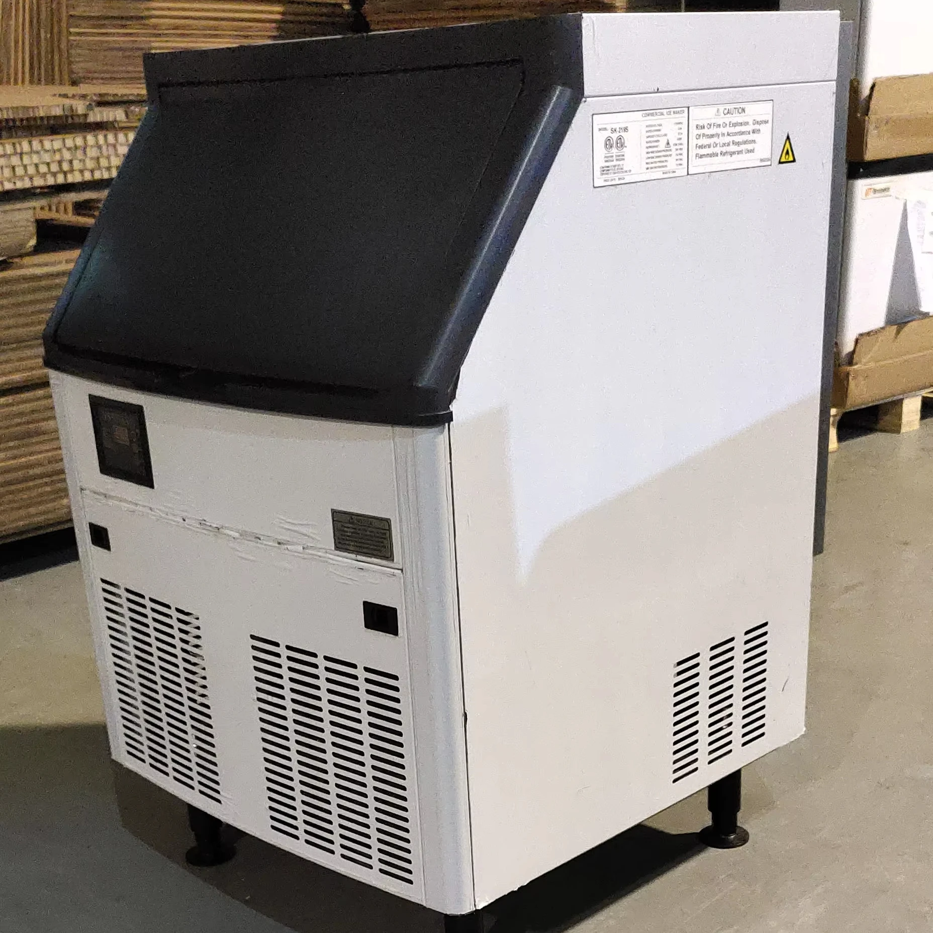 Low Energy/energy saving Commercial italian 127kg/24h ice machine square ice cube machine for hotel use