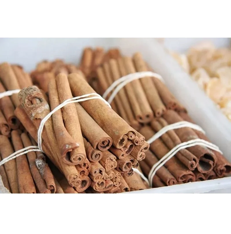 New crop Cinamon stick made in Viet Nam 100% High Quality Organic New Season Spices Herbs Viet Nam Spices Herbs