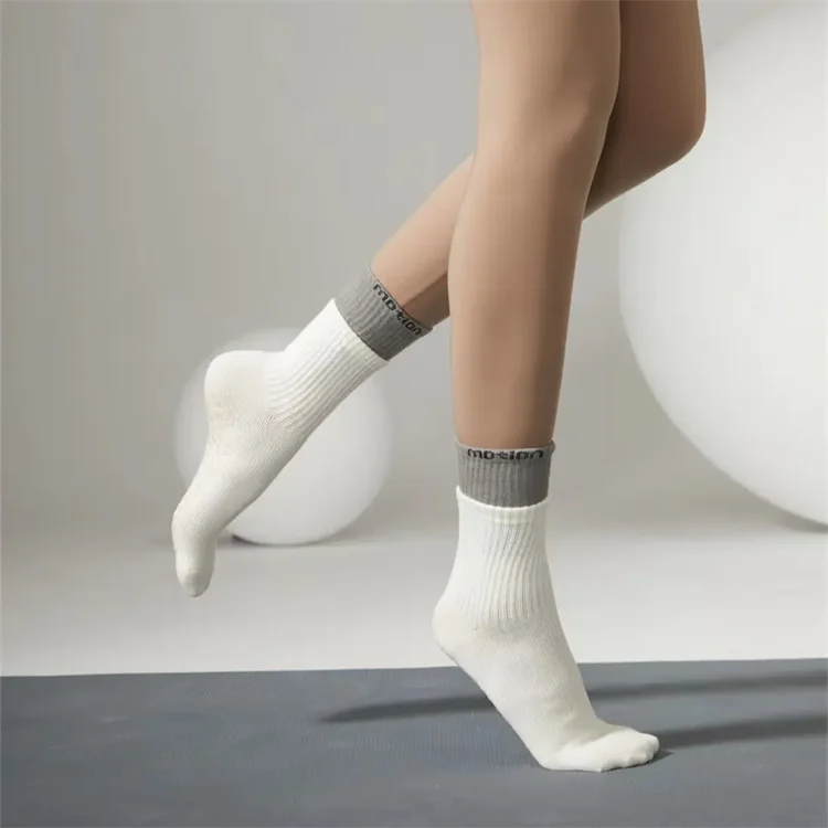 Custom  Mid-length Yoga Long Pilates Socks  Ladies  Thick Round Head Mid-tube