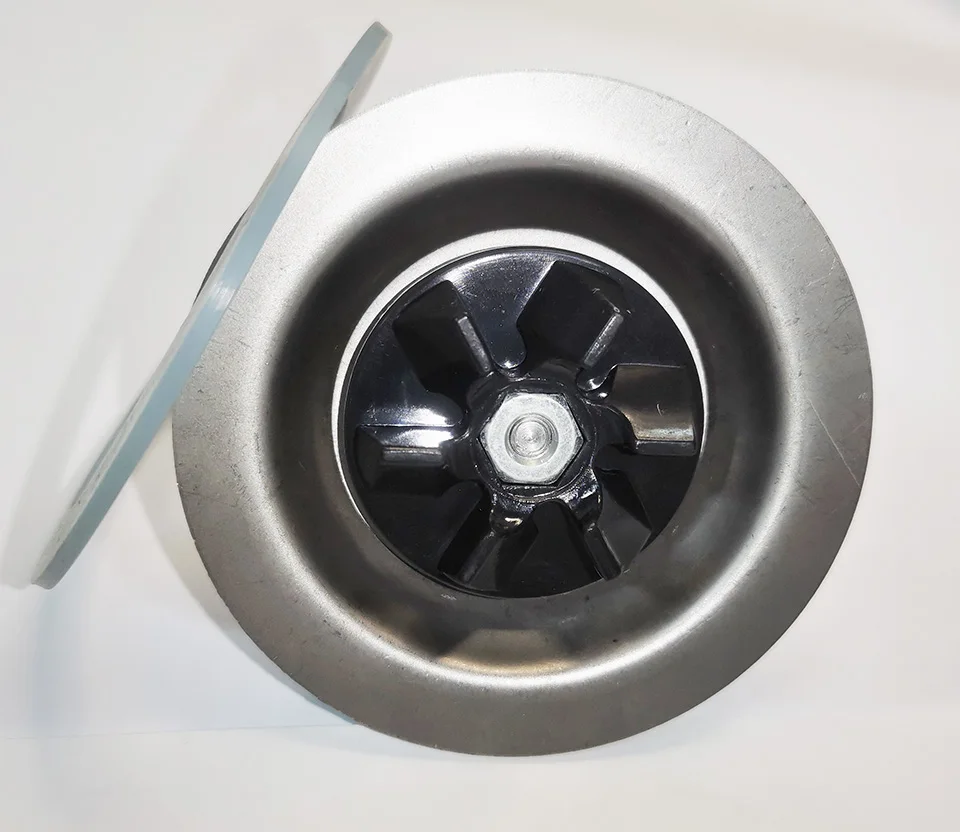 Stainless steel blender blade with rubber  drive wheel and gasket corrosion antioxidant