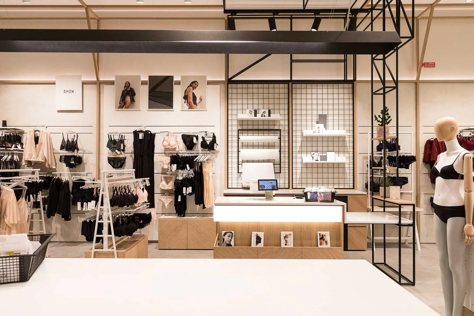 Woman Underwear Dressing Store Display Stand For Clothes Shop