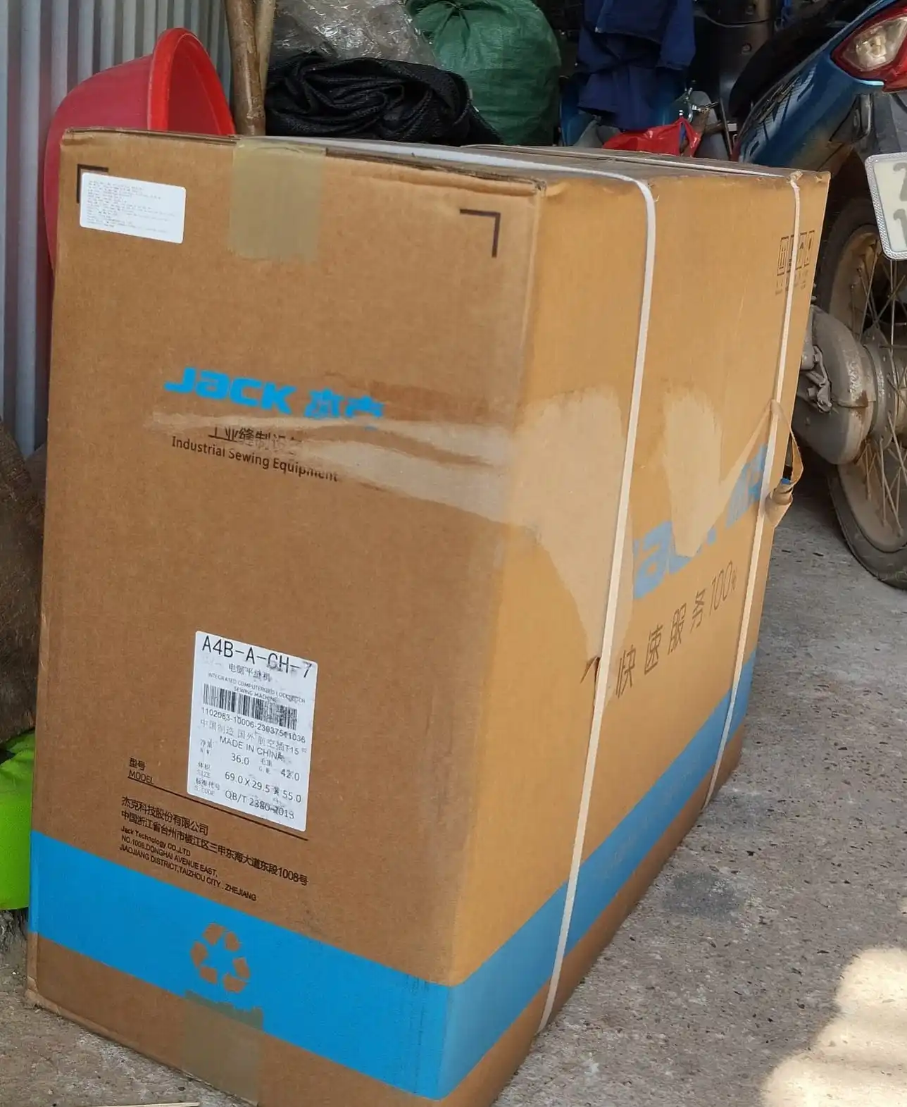 Latest model JACK A4B digital lockstitch sewing machine ready to ship
