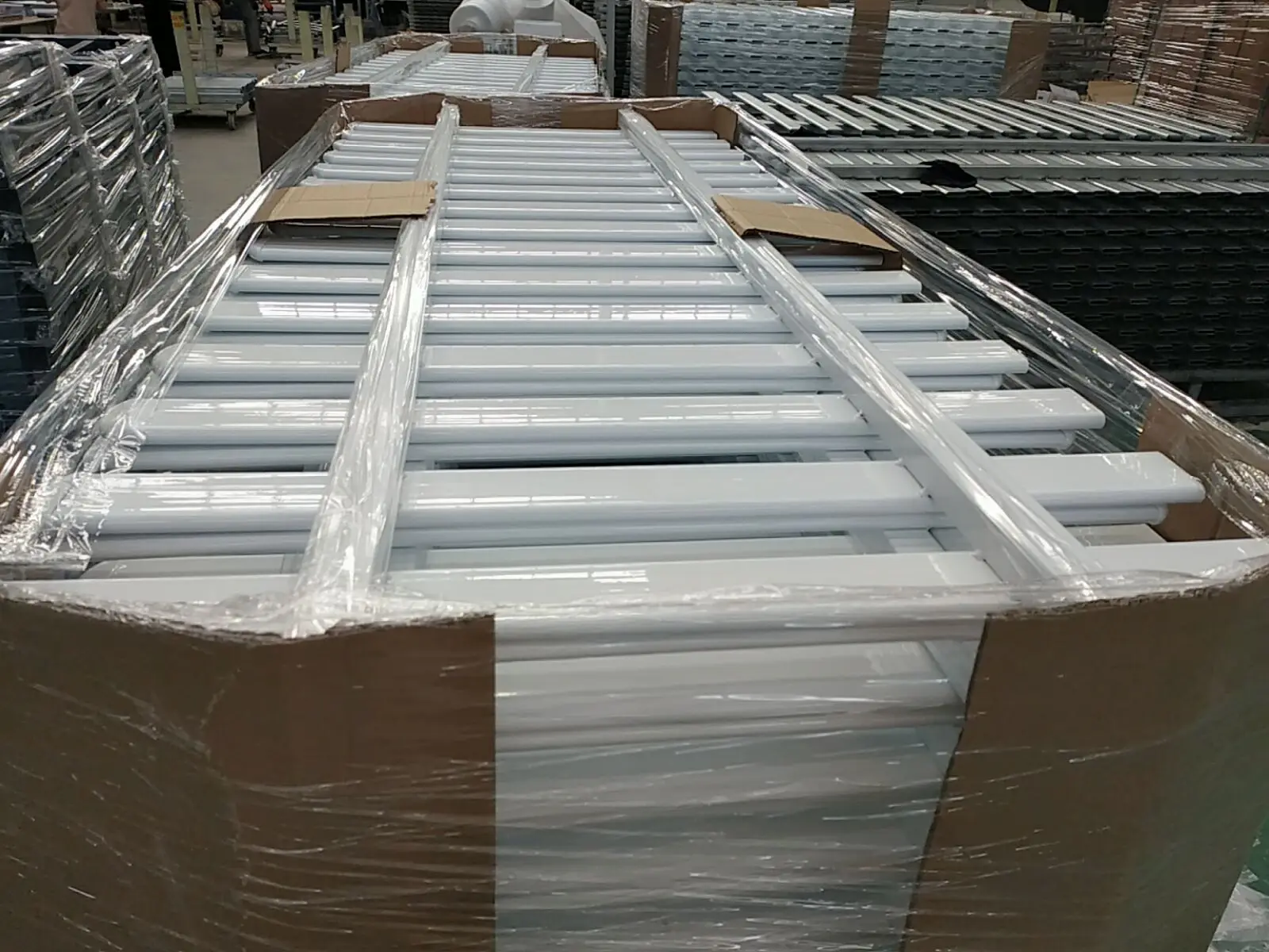 factory metal welded white black powder coated slat vertical garden aluminum picket fence