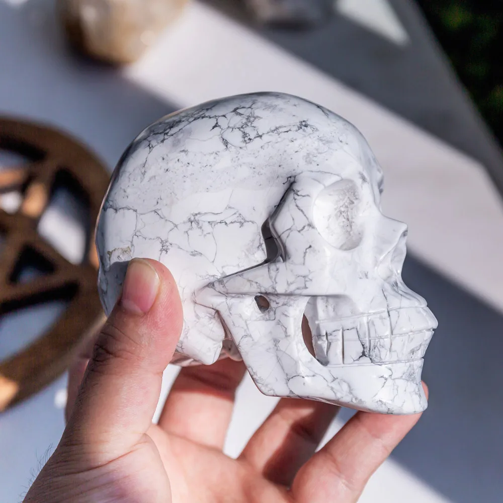Wholesale Natural Polished Hand Carved Howlite Crystal Hollow Skulls Folk Crafts Healing Stone For Home Decoration