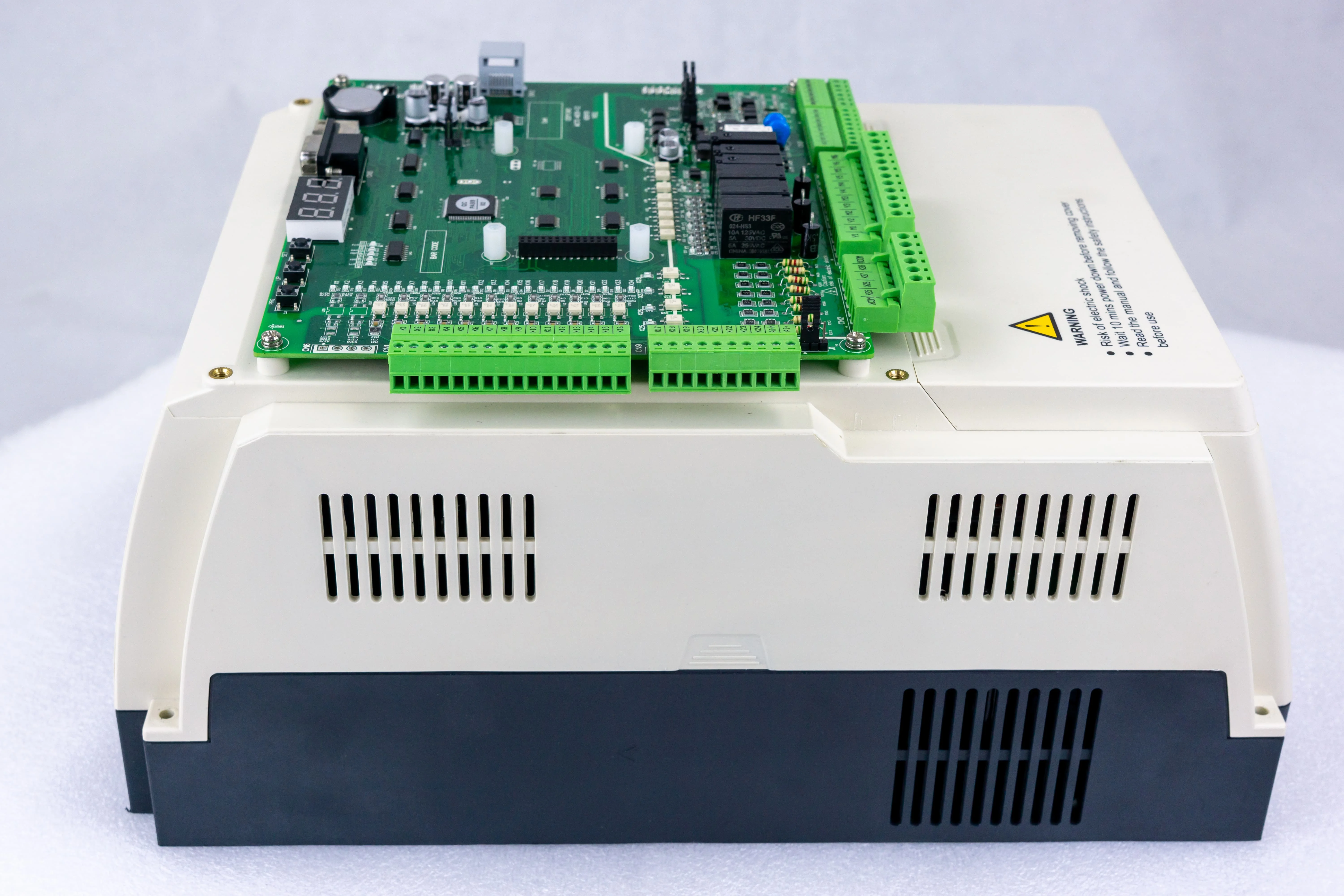 Closed loop Elevator controller Variable frequency drive 380V 3 phase to 380V three phase frequency inverters for lift