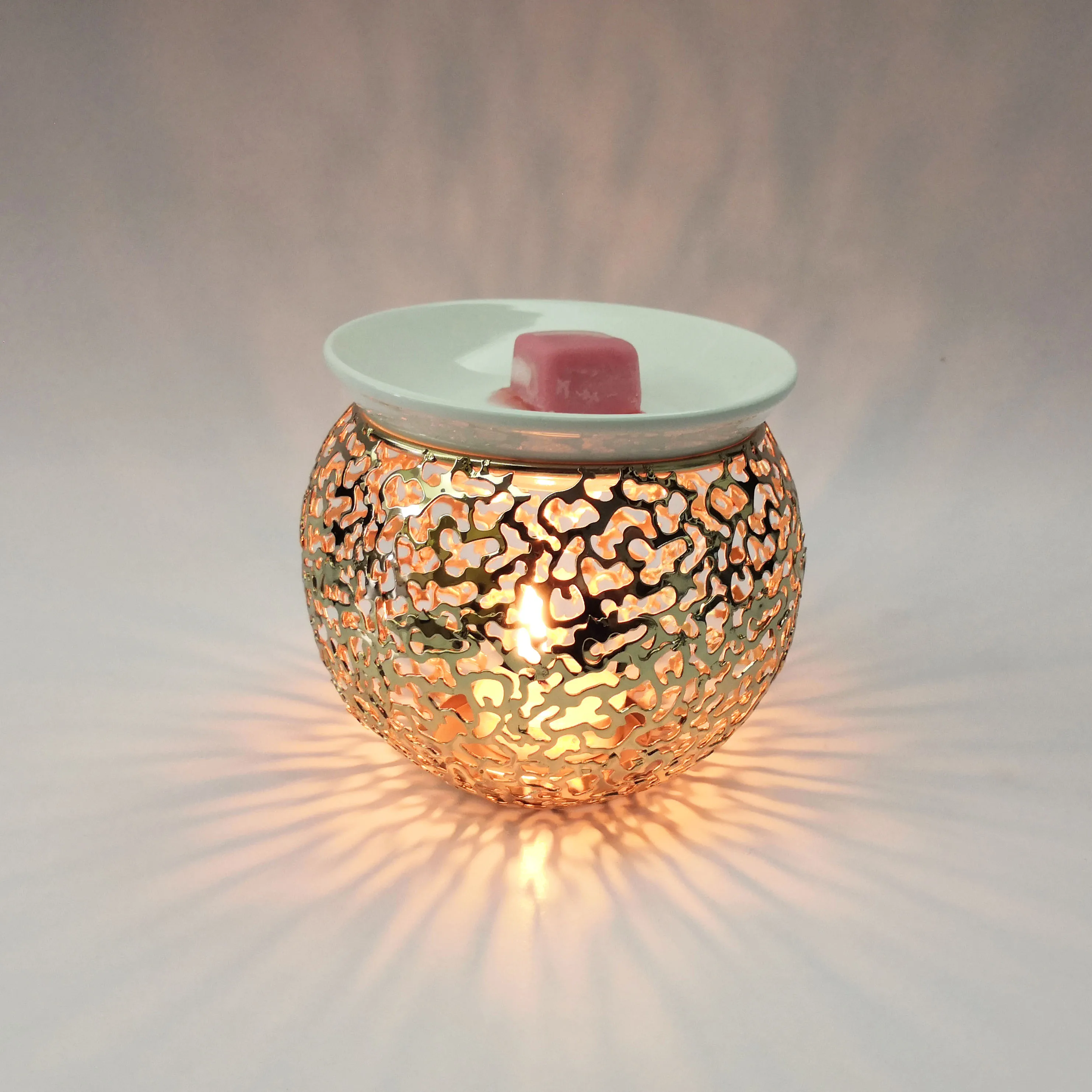 Gold Round Metal Delicate Romantic Ceramic Tealight Candle Holder Oil Burner Wax Warmer for Wedding Event Home Office Decor