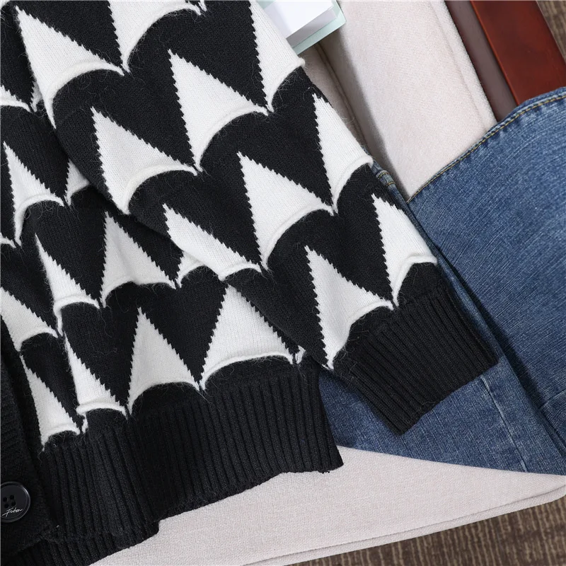 Manufacturers Custom Winter Warm Knitted Coat V Neck Long Sleeve Cardigan Sweater For Women