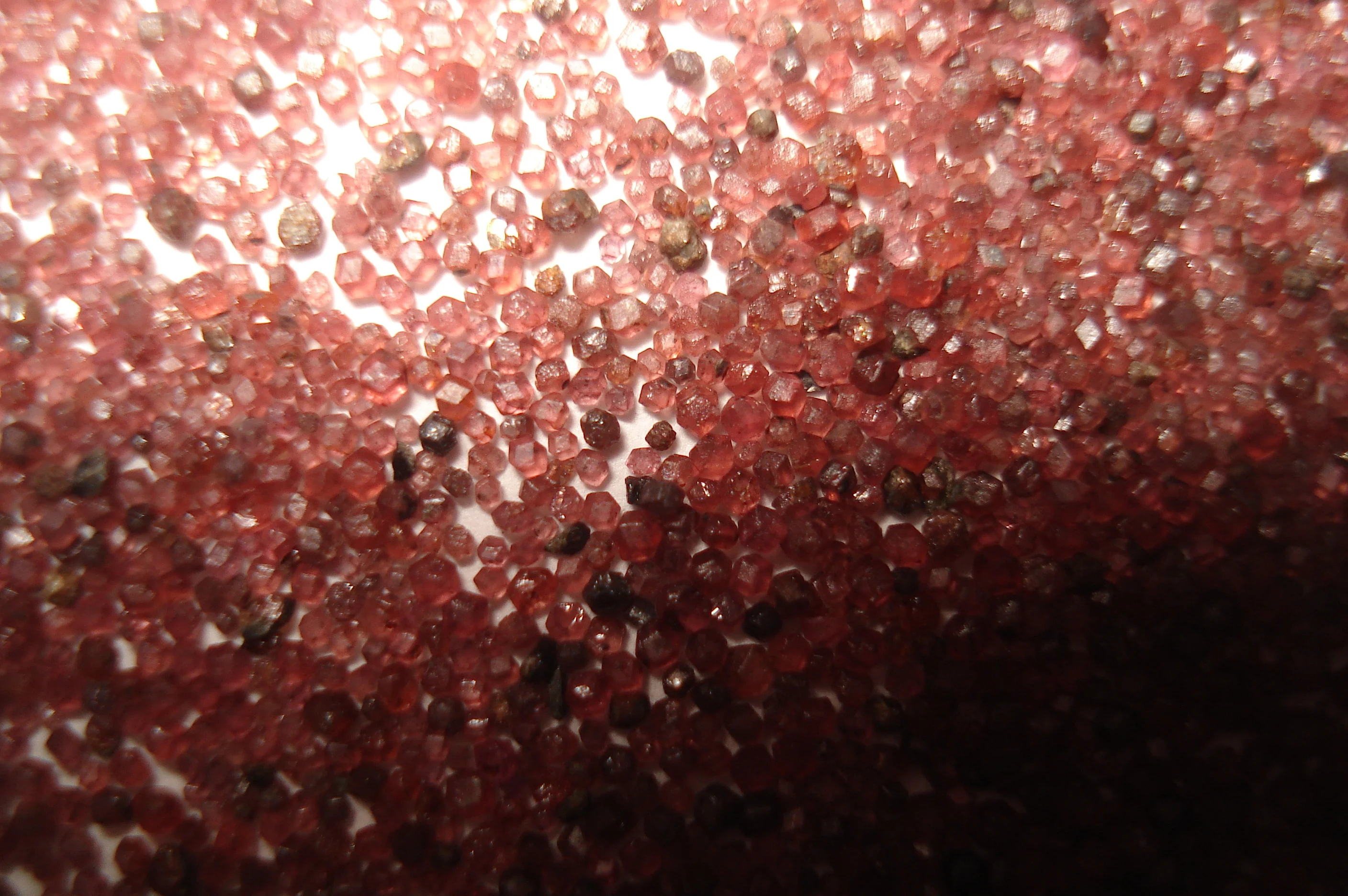 Metal Polishing Sandblasting Waterjet Cutting Abrasive Media Red Sand Garnet Blasting Price Abrasive Garnet