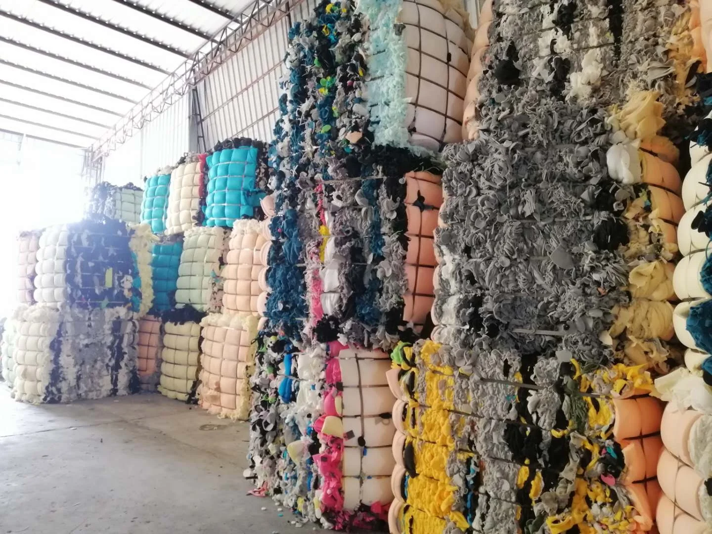100%Clean and dry PU Furniture foam scrap plastic recycling waste sponge foam scrap furnituremattress  fillings