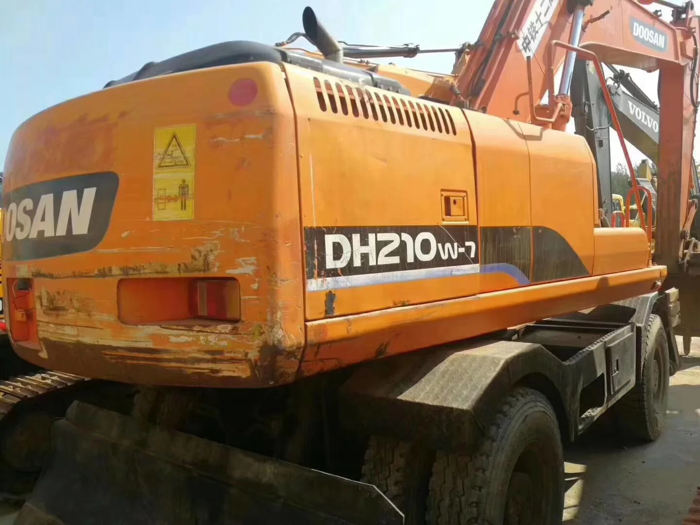 used second hand DOOSAN DX210w-7 Crawler hydraulic excavator digger japan original 21 tons low price