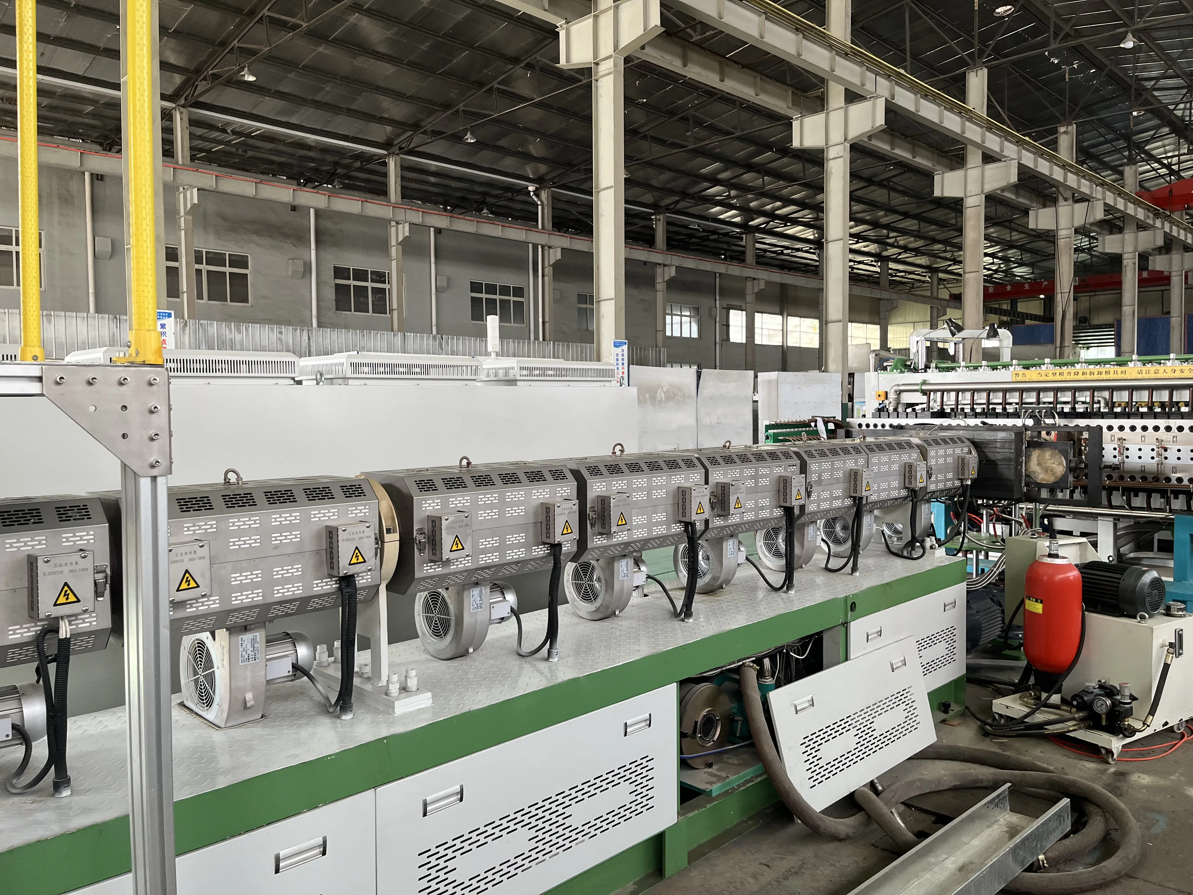 Supplier Plastic Board Plate Making Machine Extruder PP PC Hollow Grid Sheet Formwork Extrusion Production Line