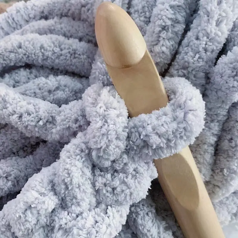 Wholesale Plush Blanket Color Fancy Yarn Polyester Acrylic Blend Fluffy Hand Braided Thick Bulky Needle