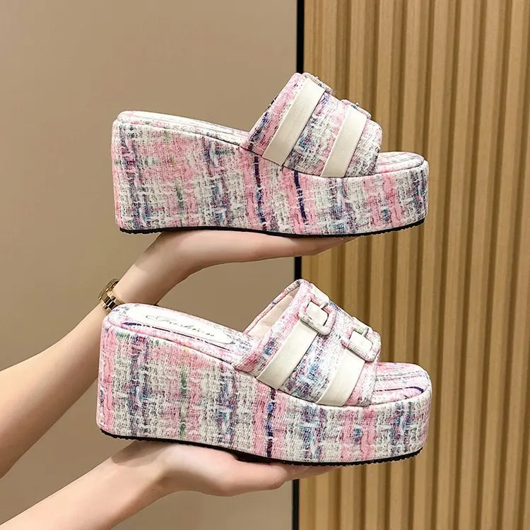 2024 новые летние тапочки женские высокие красивые Повседневные на толстой подошве модные и элегантные сандалии